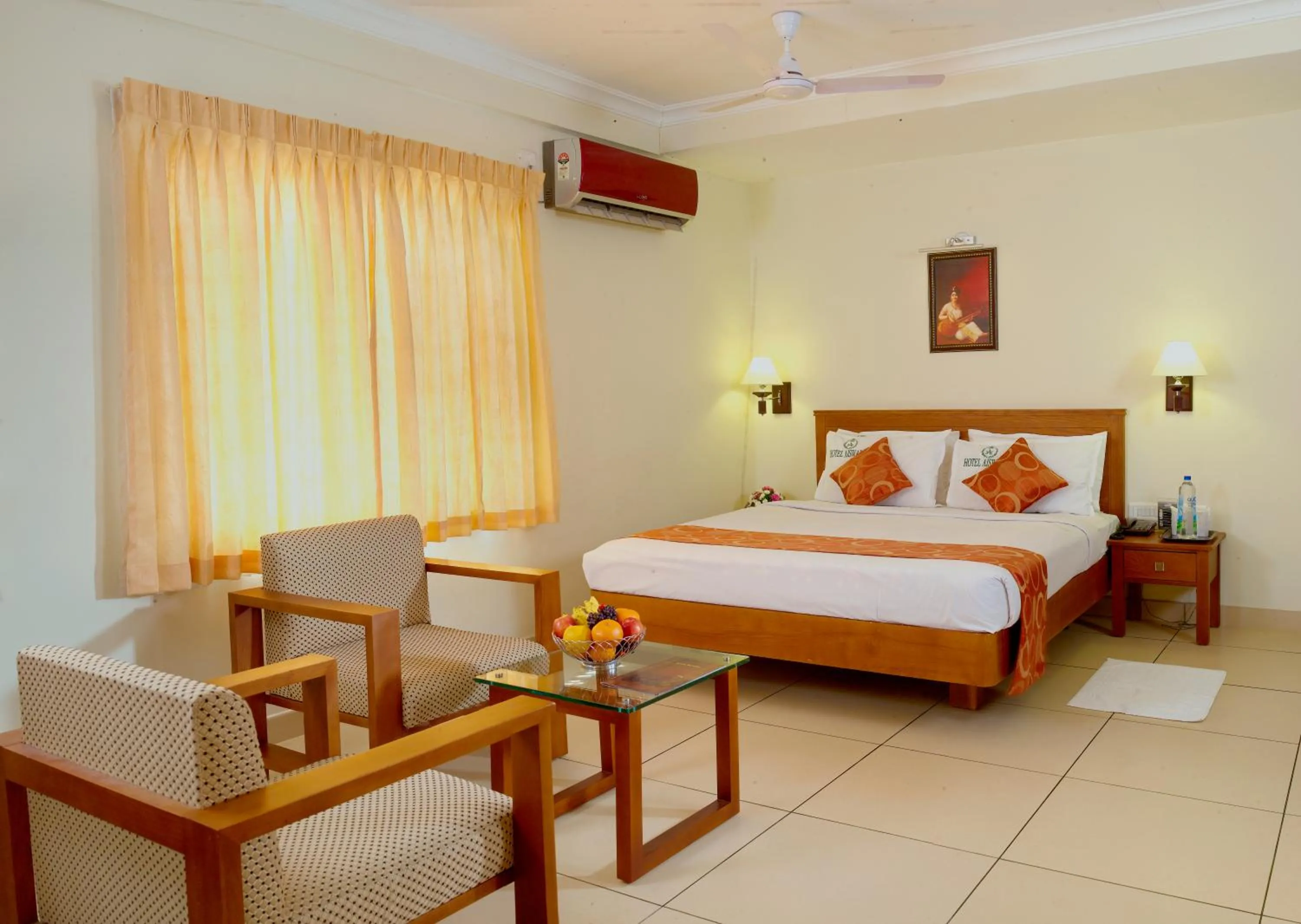 Seating area, Bed in Hotel Aiswarya