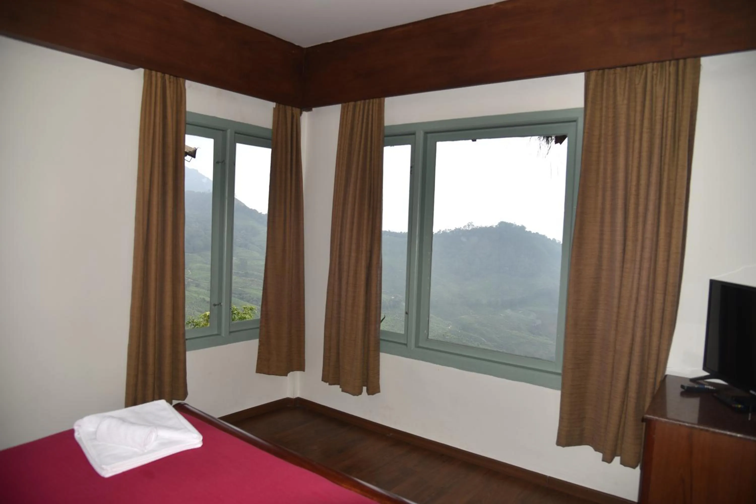 Mountain view, Bed in Blackberry Hills Munnar Nature Resort & Spa
