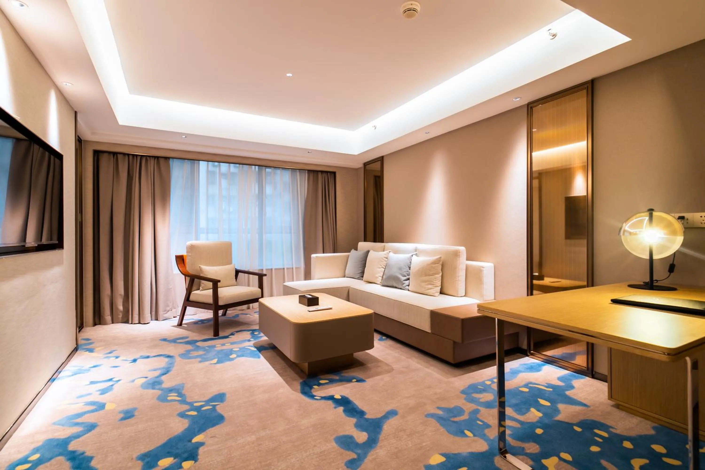 Living room in Landmark International Hotel