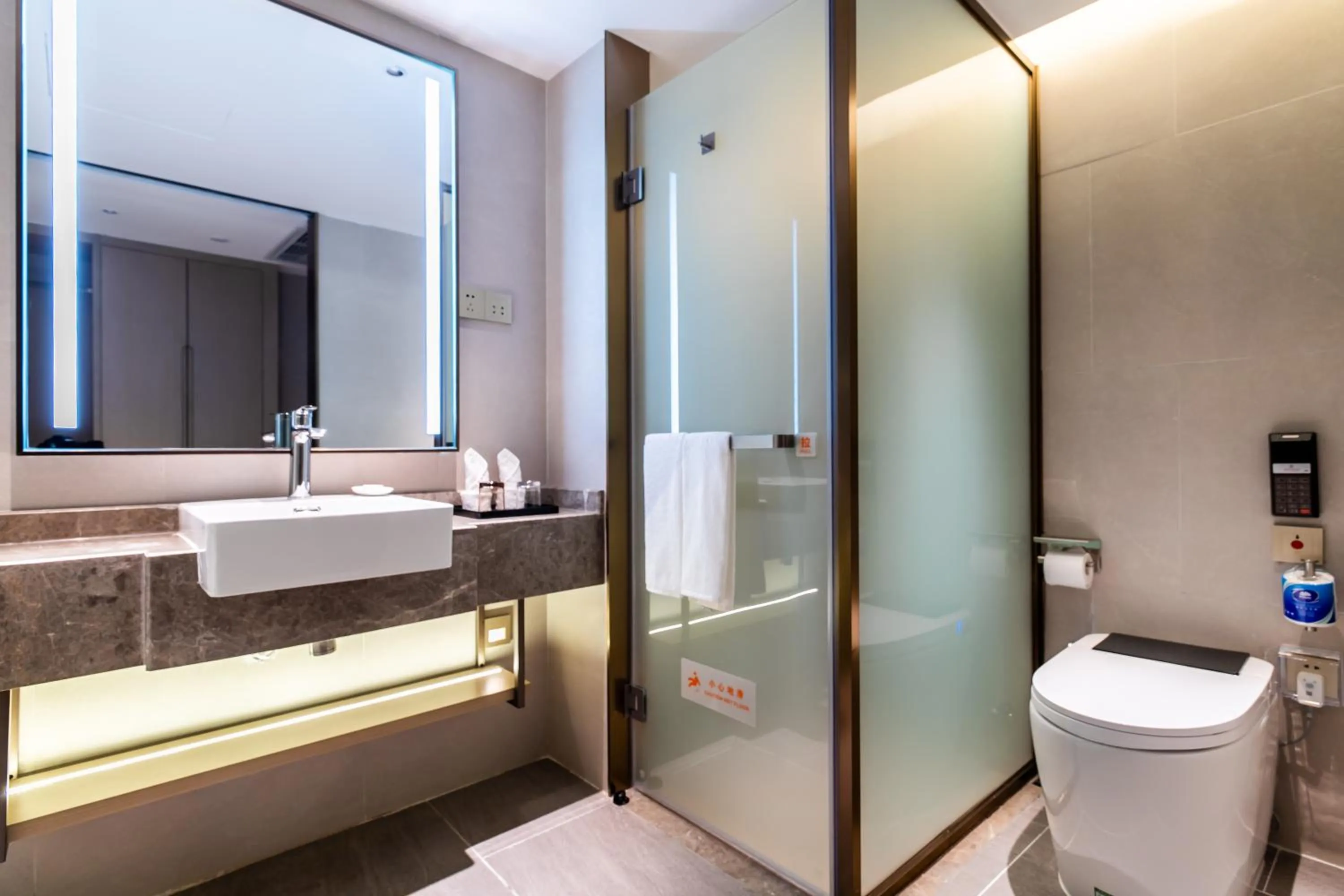 Shower in Landmark International Hotel