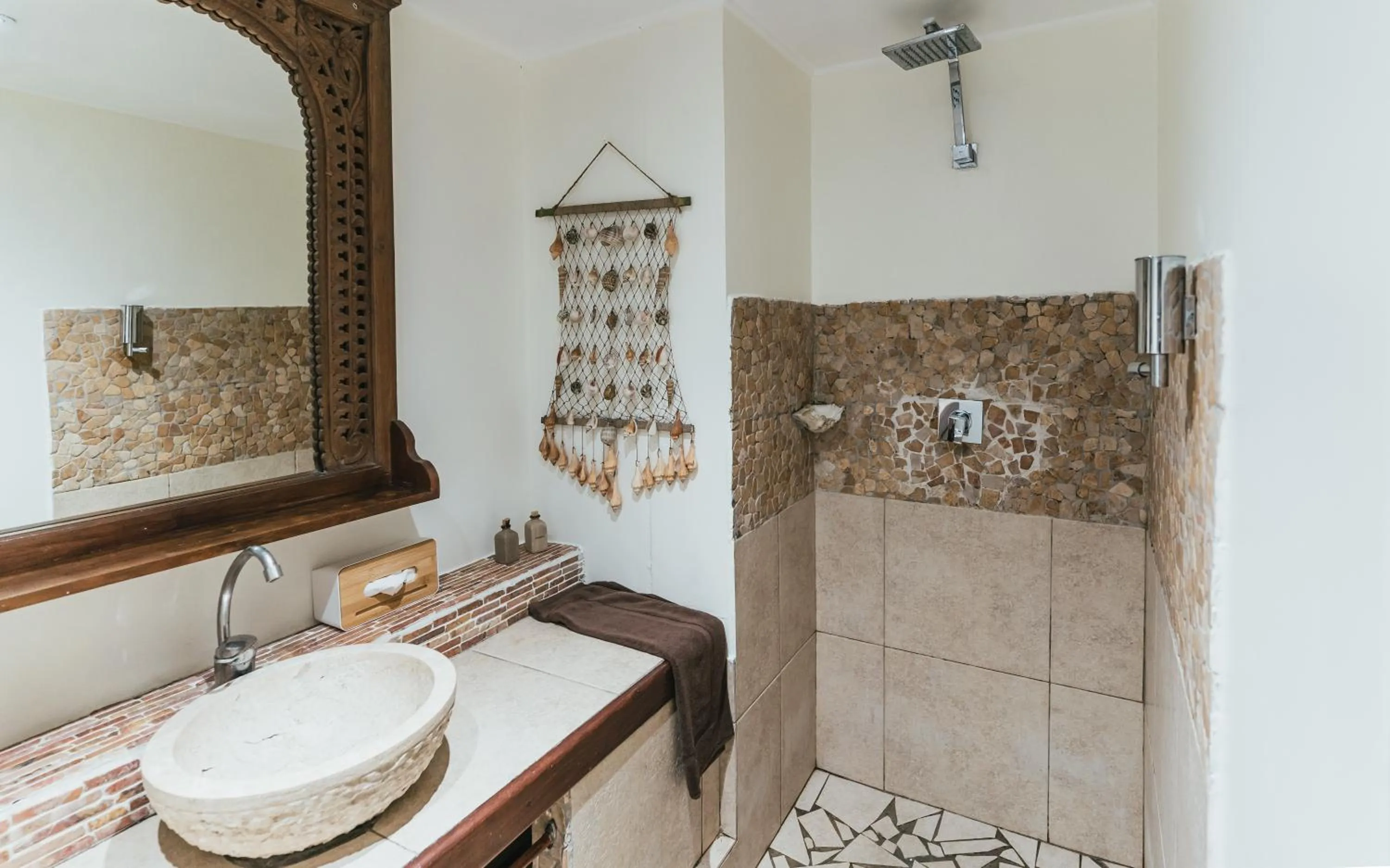Bathroom in Fatumaru Lodge