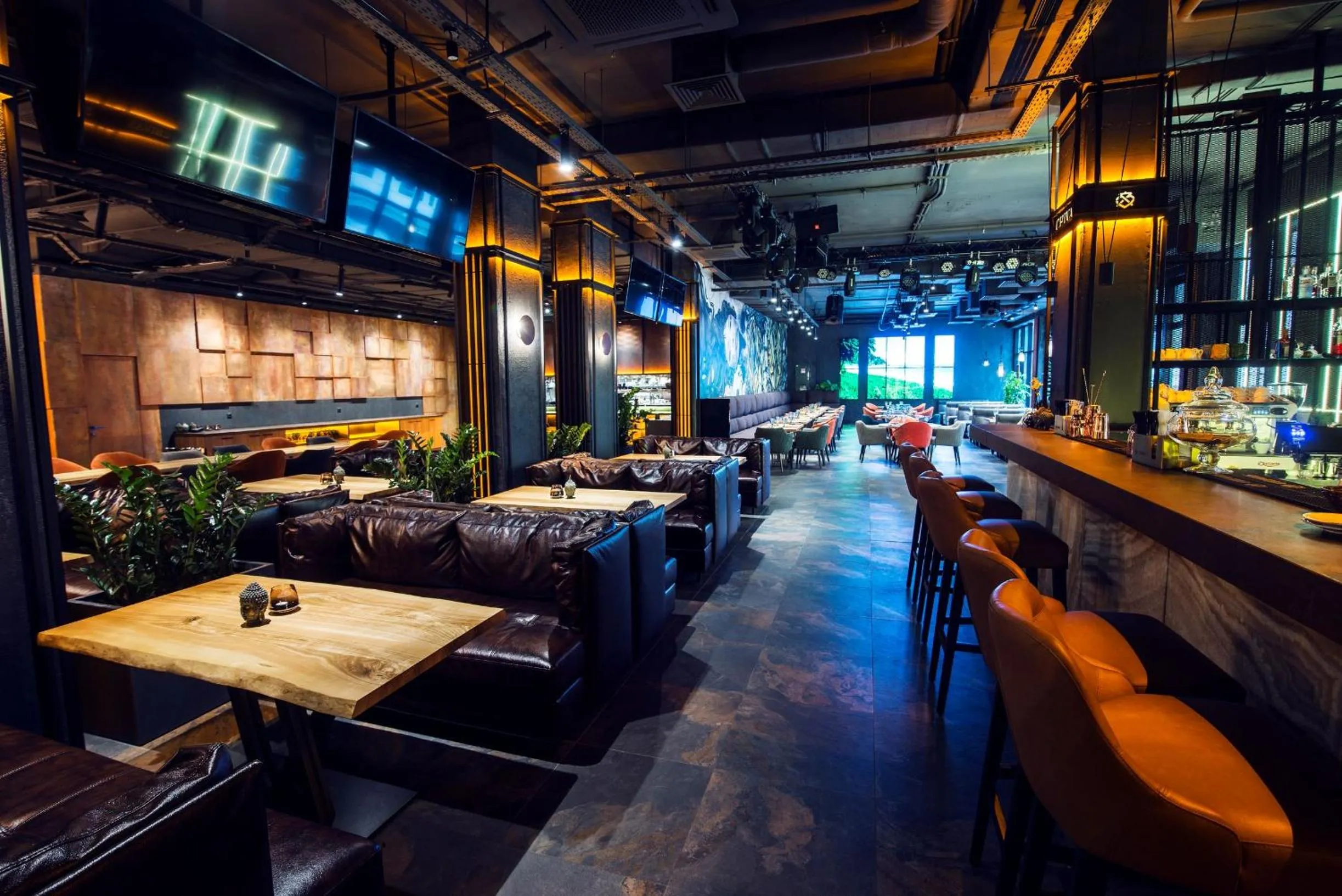 Restaurant/places to eat in Favor Park Hotel