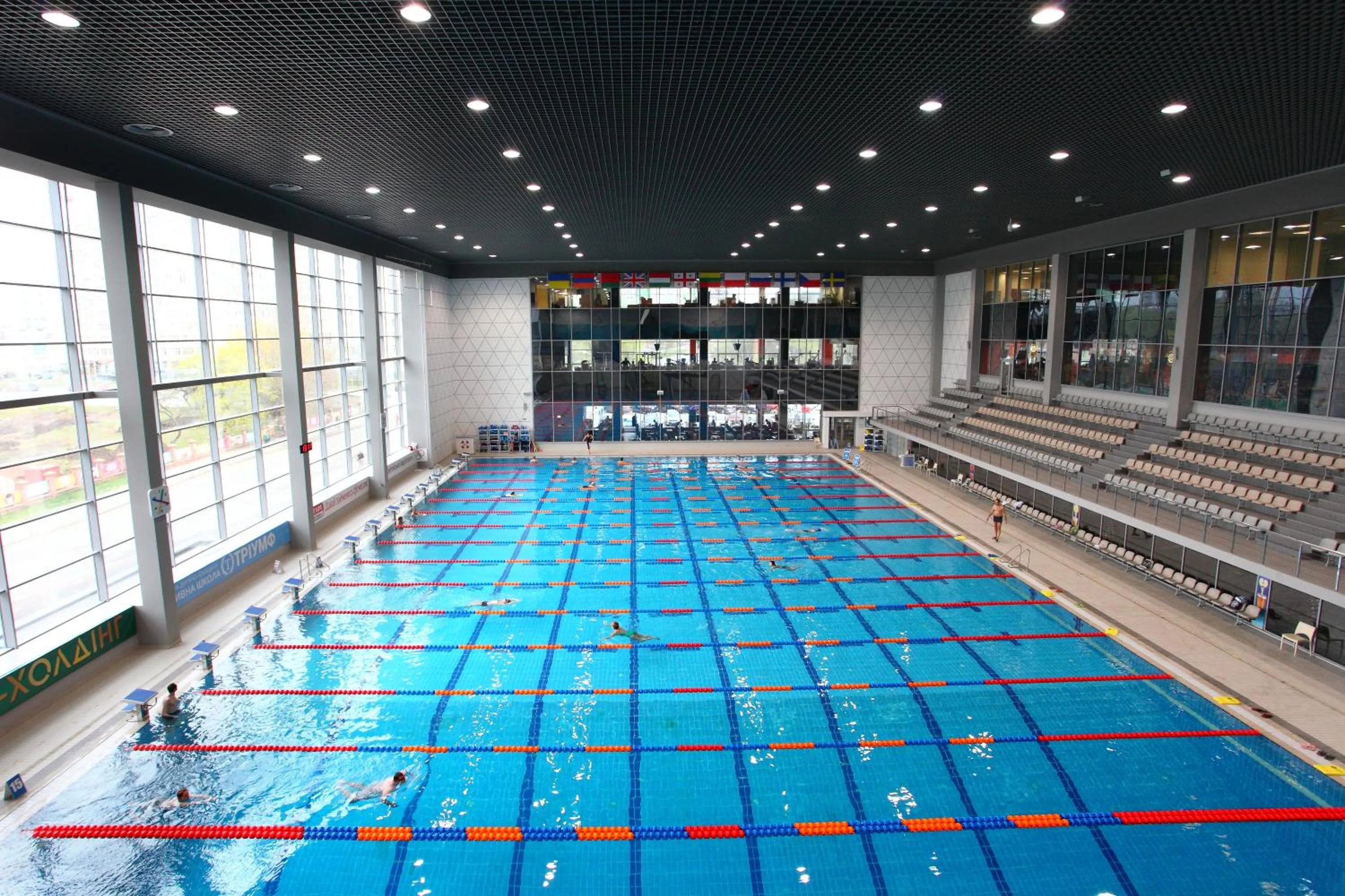 Swimming pool in Favor Park Hotel