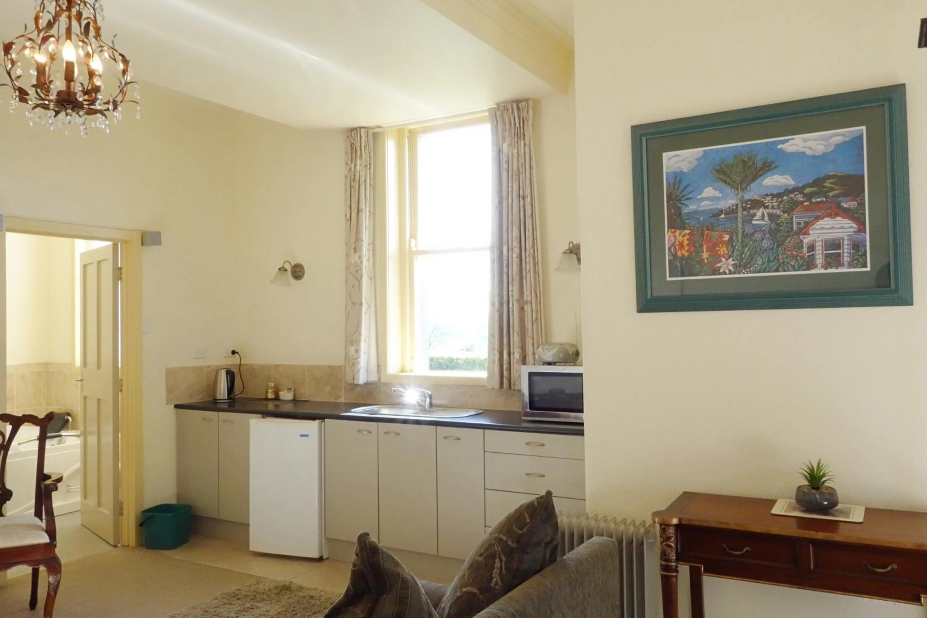 Kitchen or kitchenette in Manor Views NZ