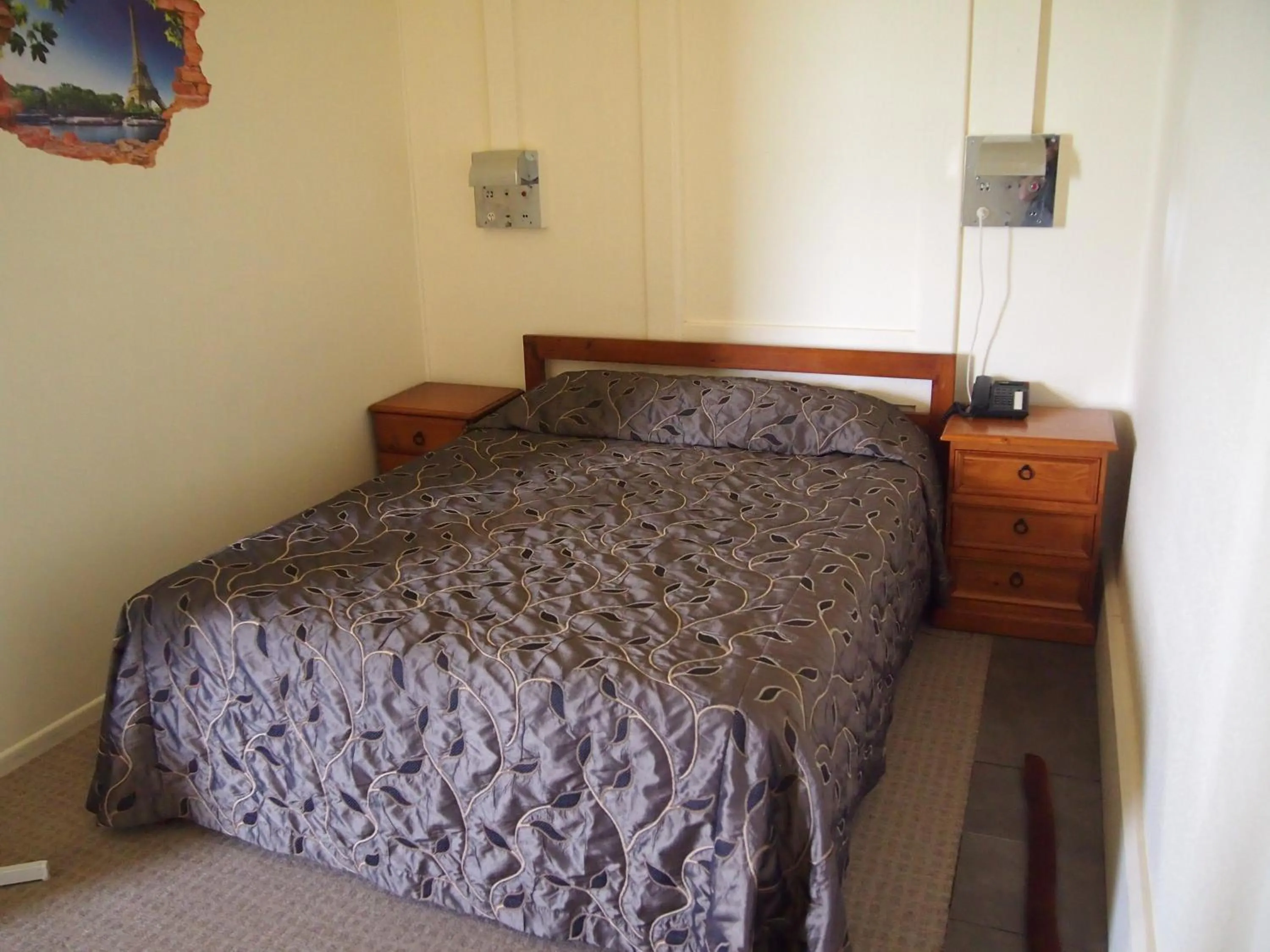 Bed in Manor Views NZ