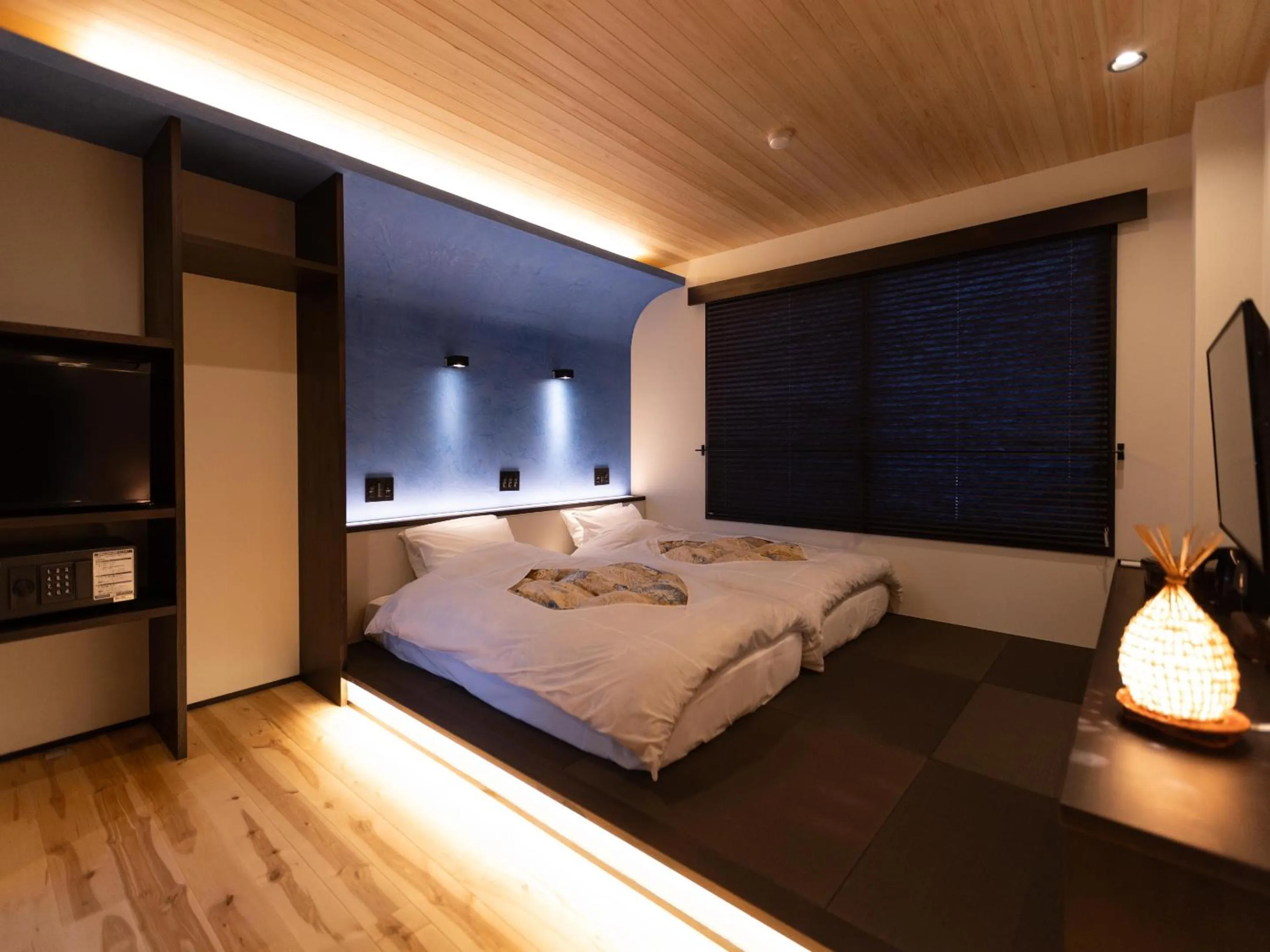 Photo of the whole room, Bed in Shirakaba