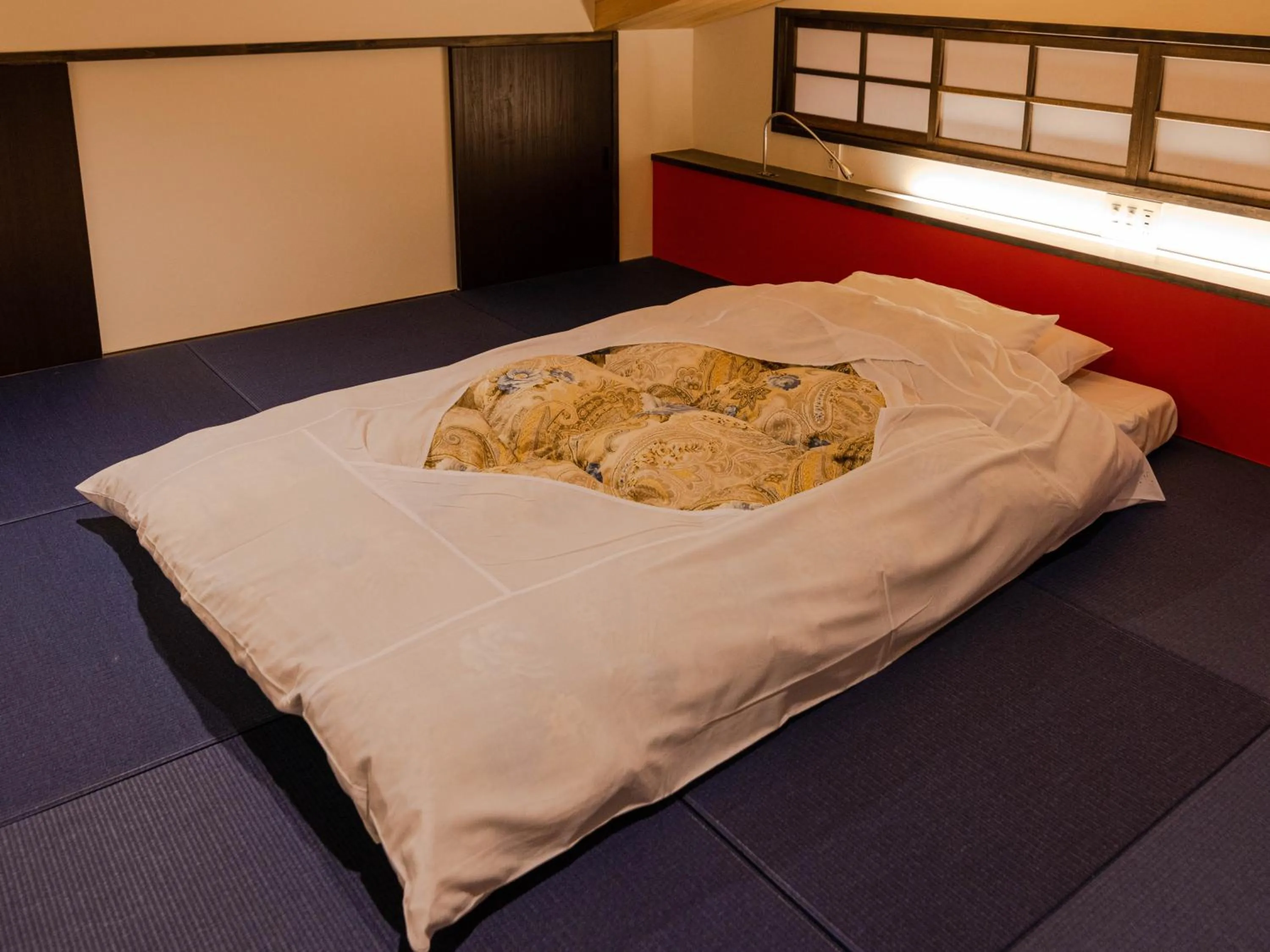 Photo of the whole room, Bed in Shirakaba