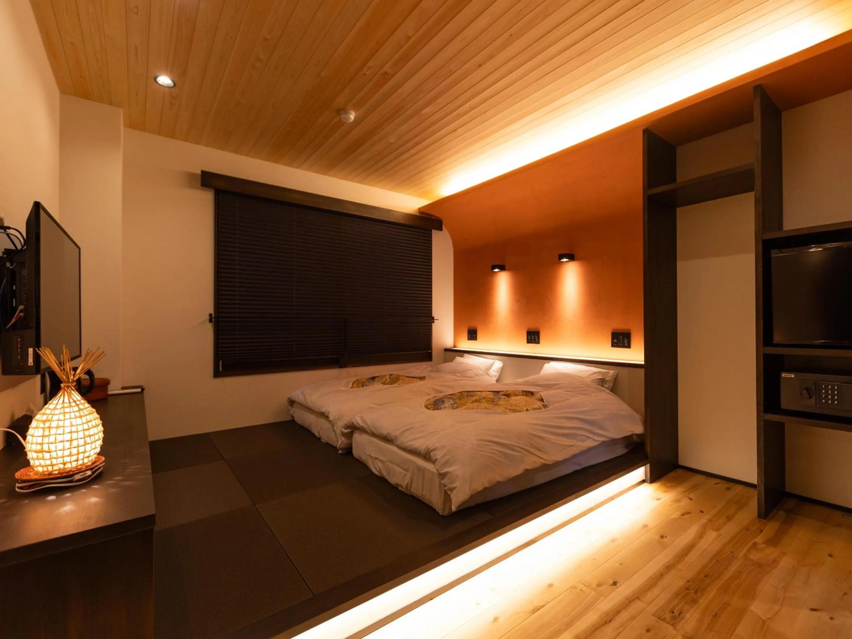 Photo of the whole room, Bed in Shirakaba