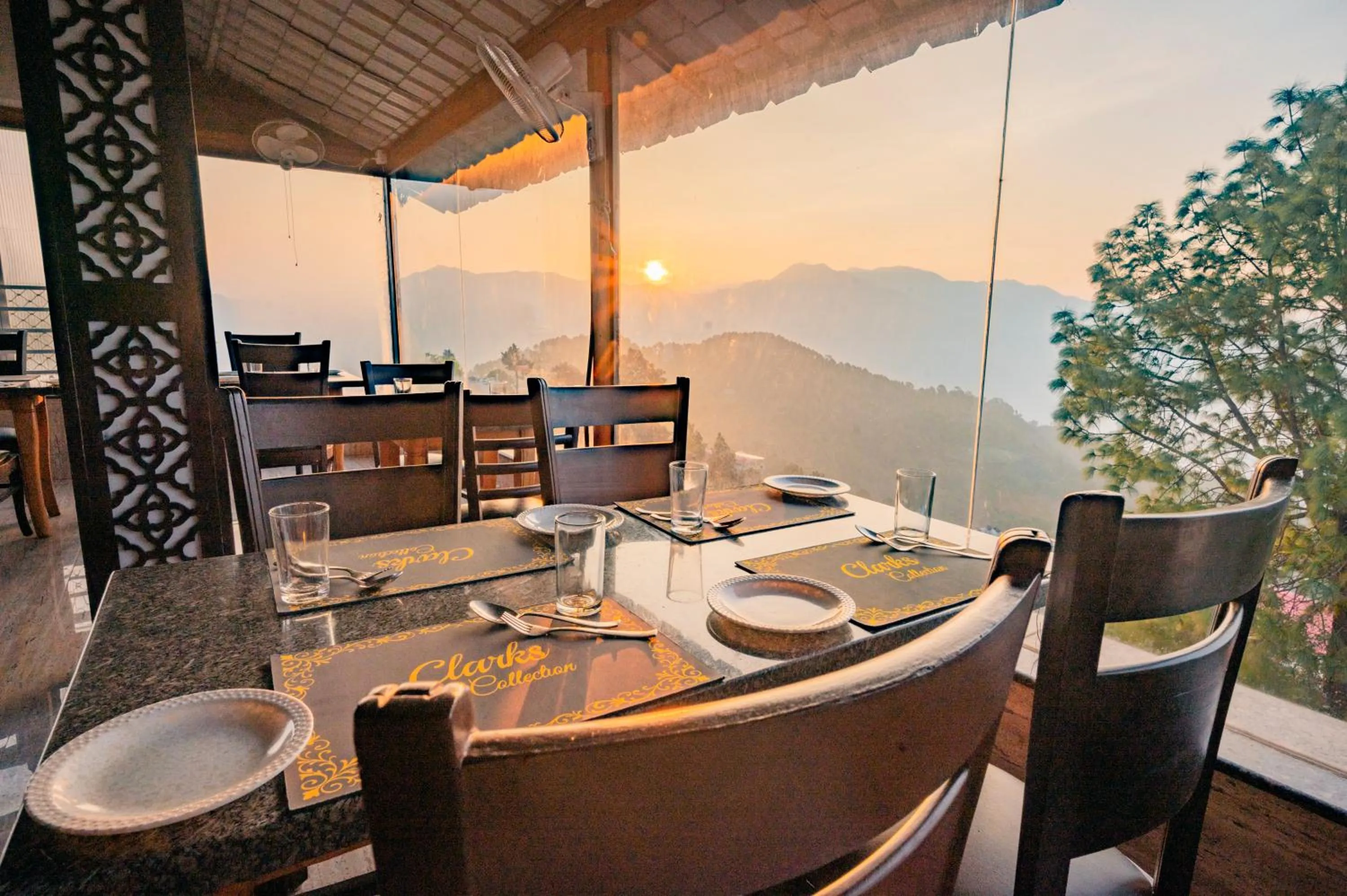 Restaurant/places to eat in Clarks Collection Lansdowne