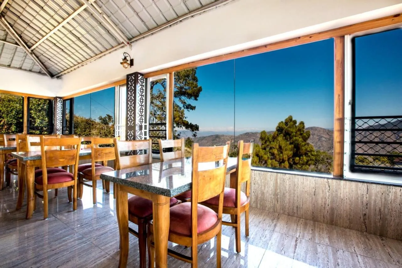 Restaurant/places to eat in Clarks Collection Lansdowne