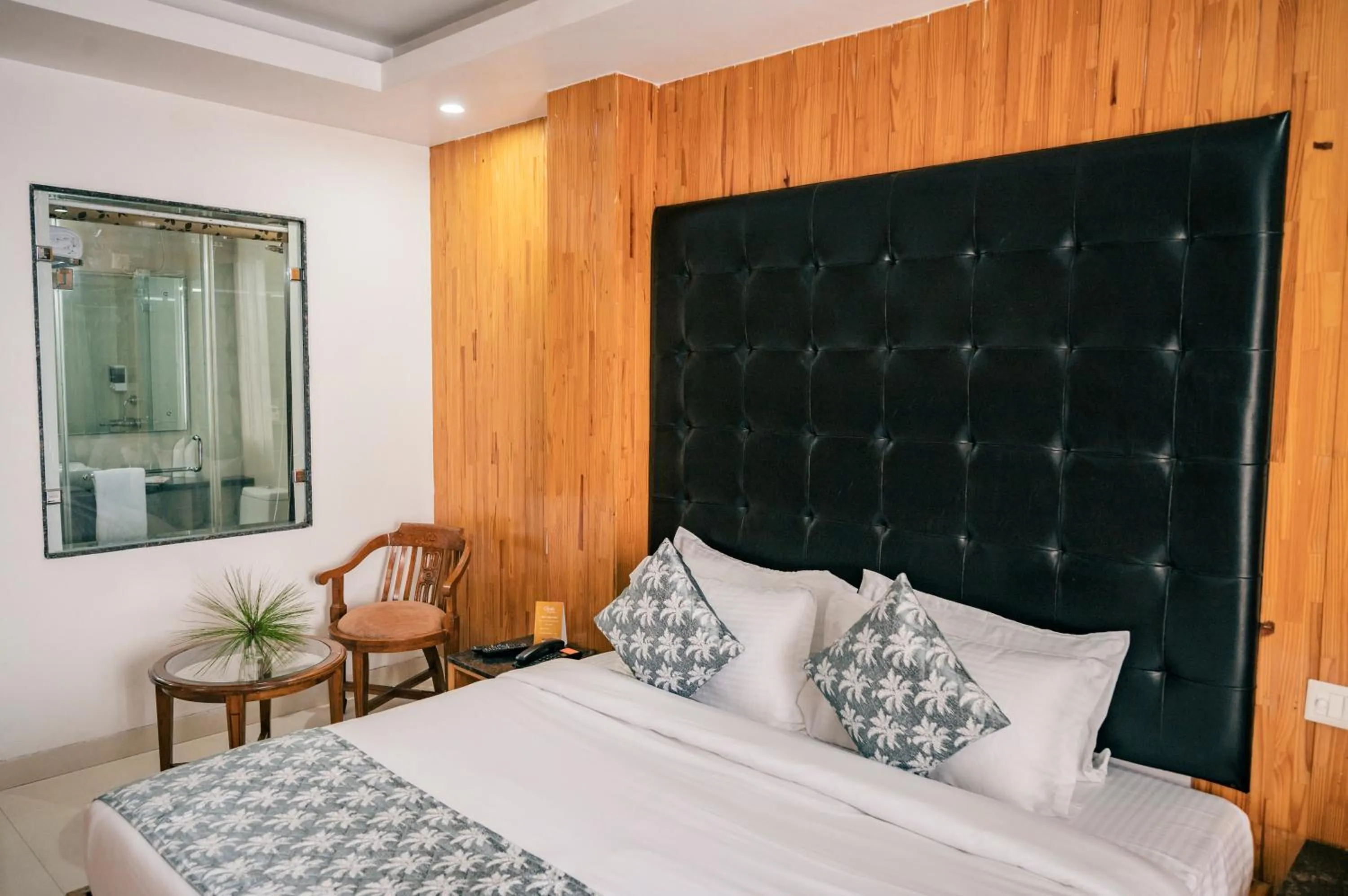 Bathroom, Bed in Clarks Collection Lansdowne