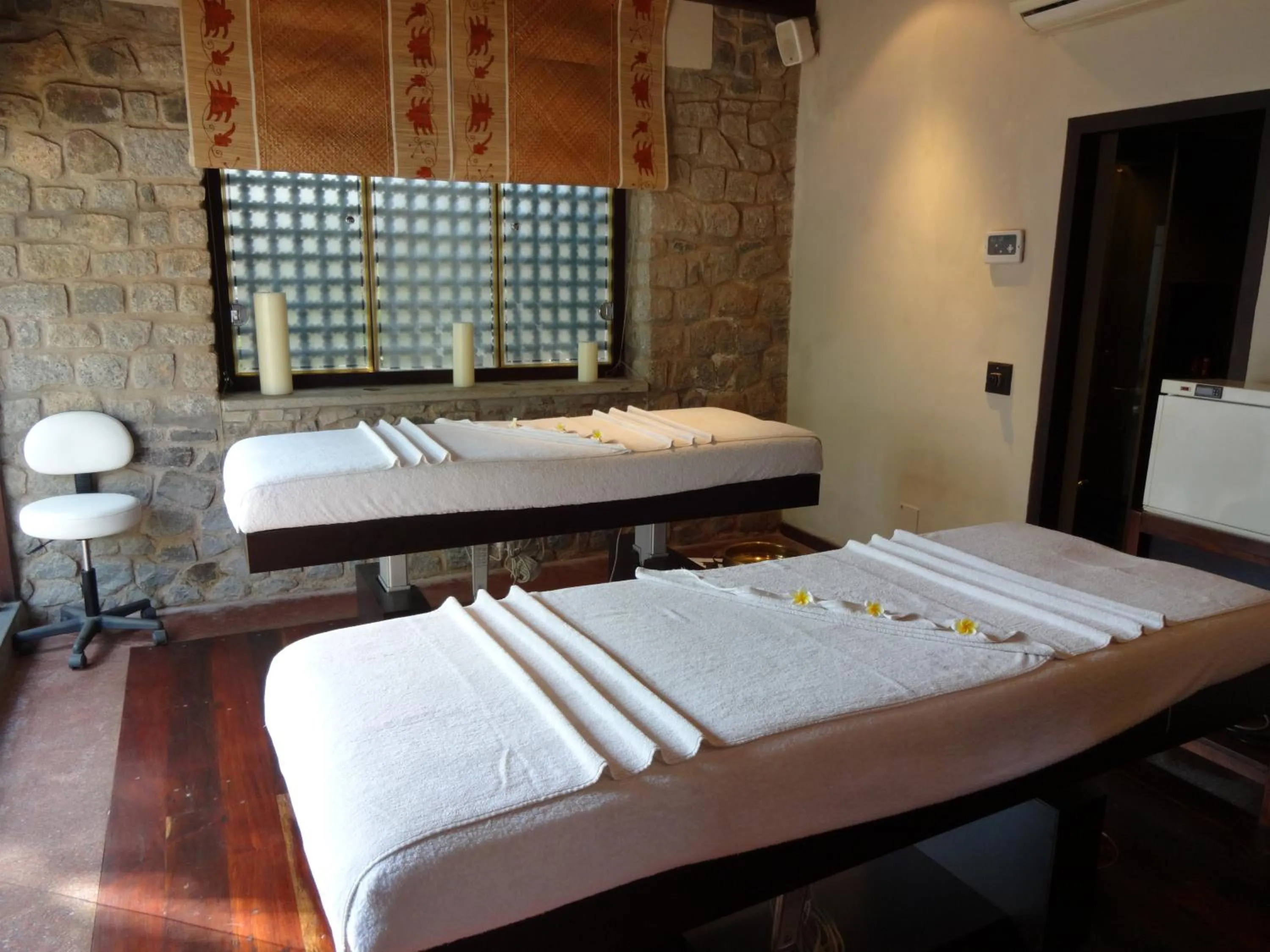 Massage, Bed in Niraamaya Wellness Retreats, Surya Samudra, Kovalam