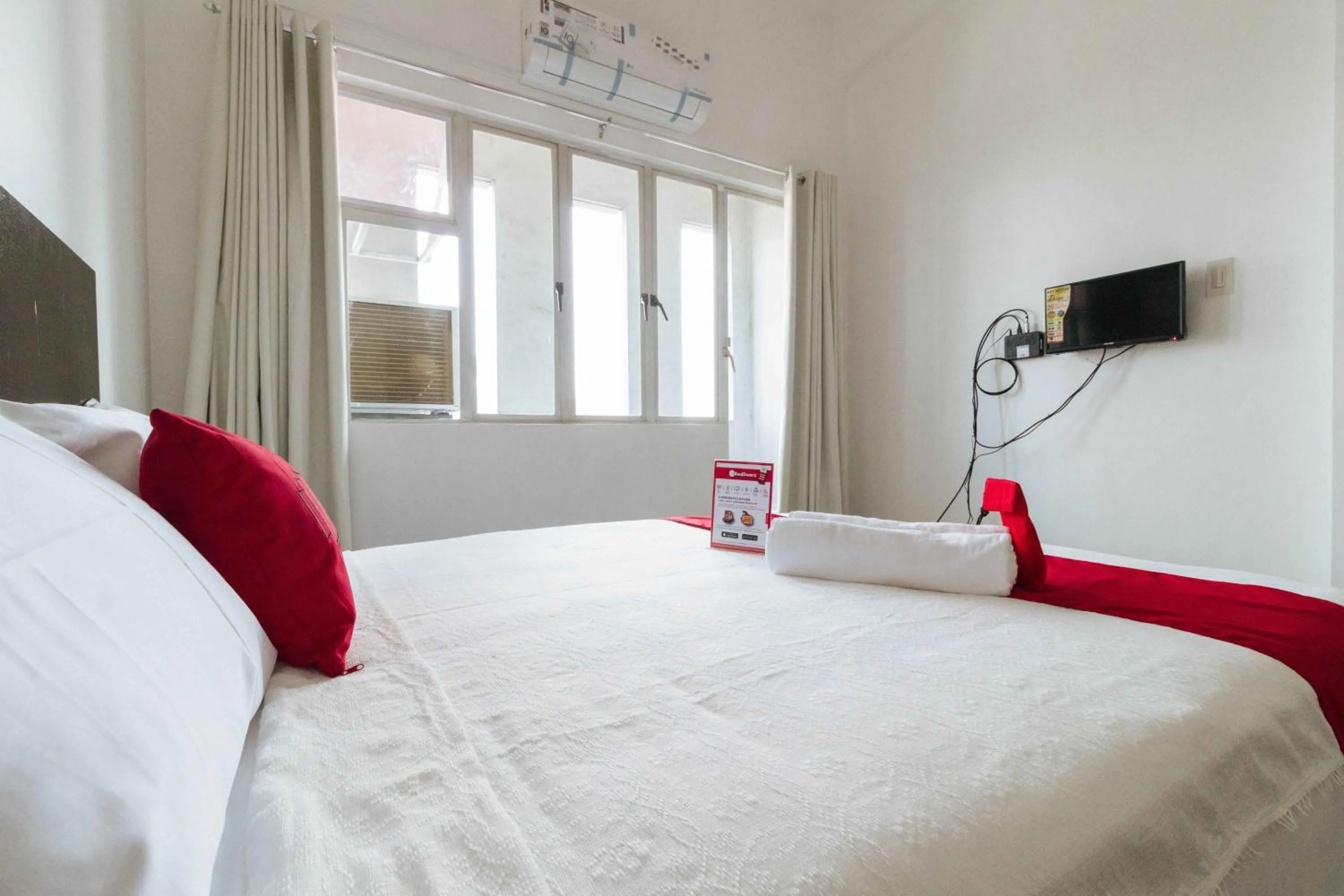 Bed in RedDoorz Plus at Banawe Quezon City