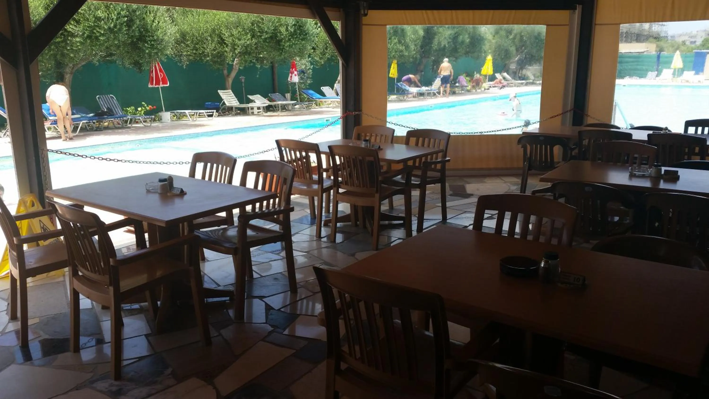 Restaurant/places to eat in Sunquest Gardens Holiday Resort