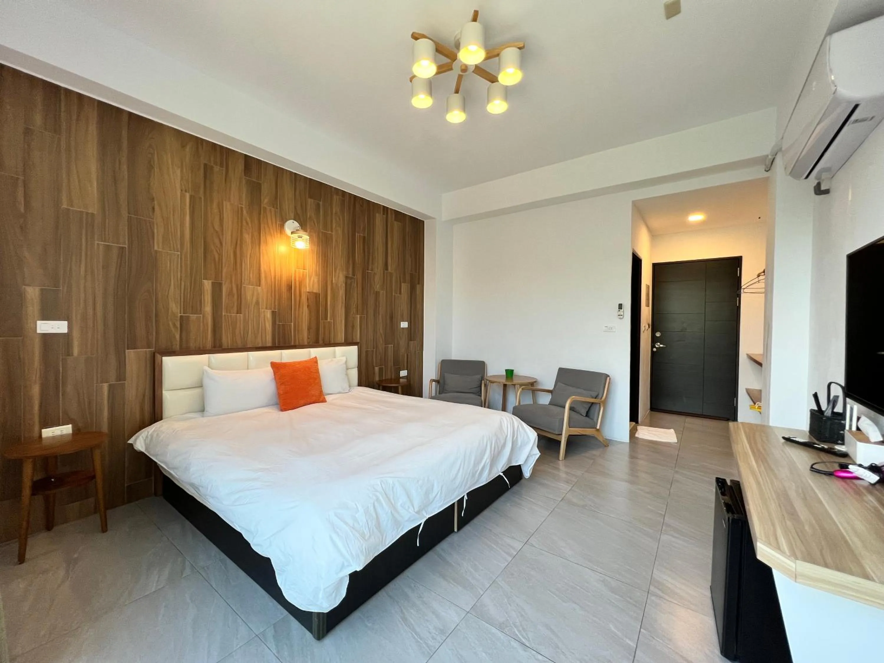 Photo of the whole room, Bed in Kenting Peninsula Inn