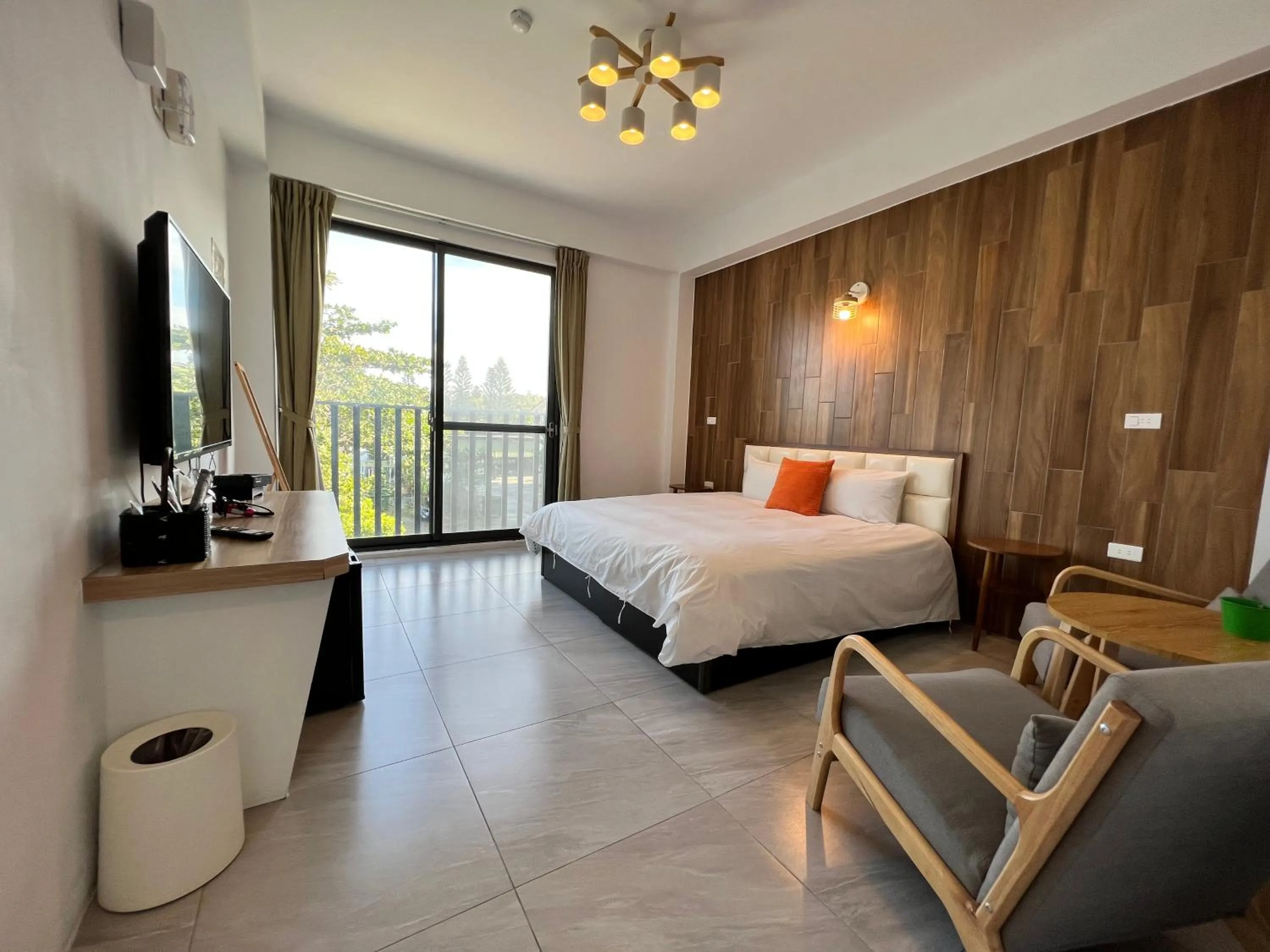 Photo of the whole room, Bed in Kenting Peninsula Inn