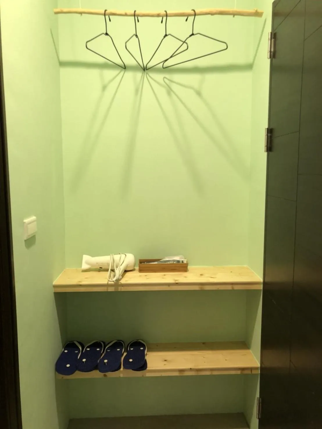wardrobe in Kenting Peninsula Inn