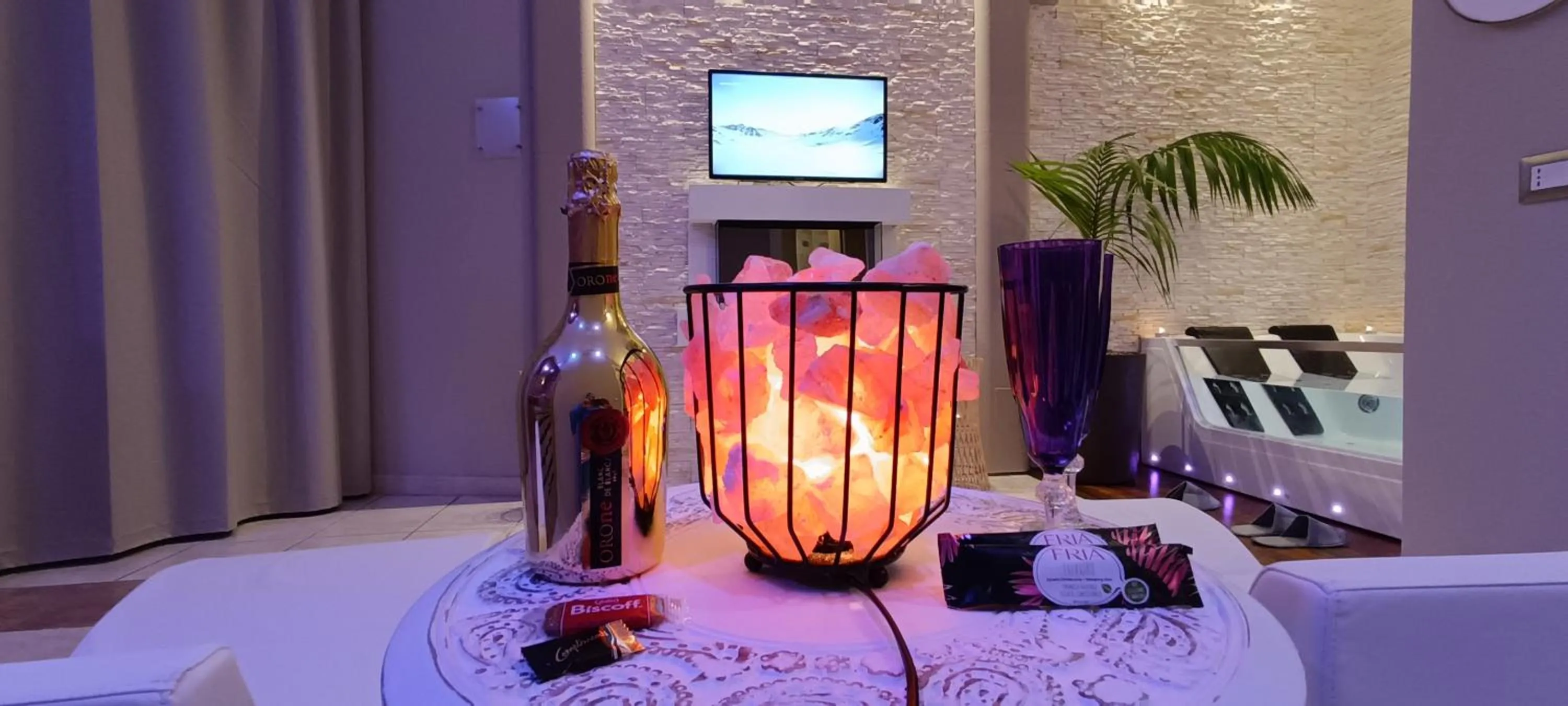 Hot Tub in Hotel Palladium