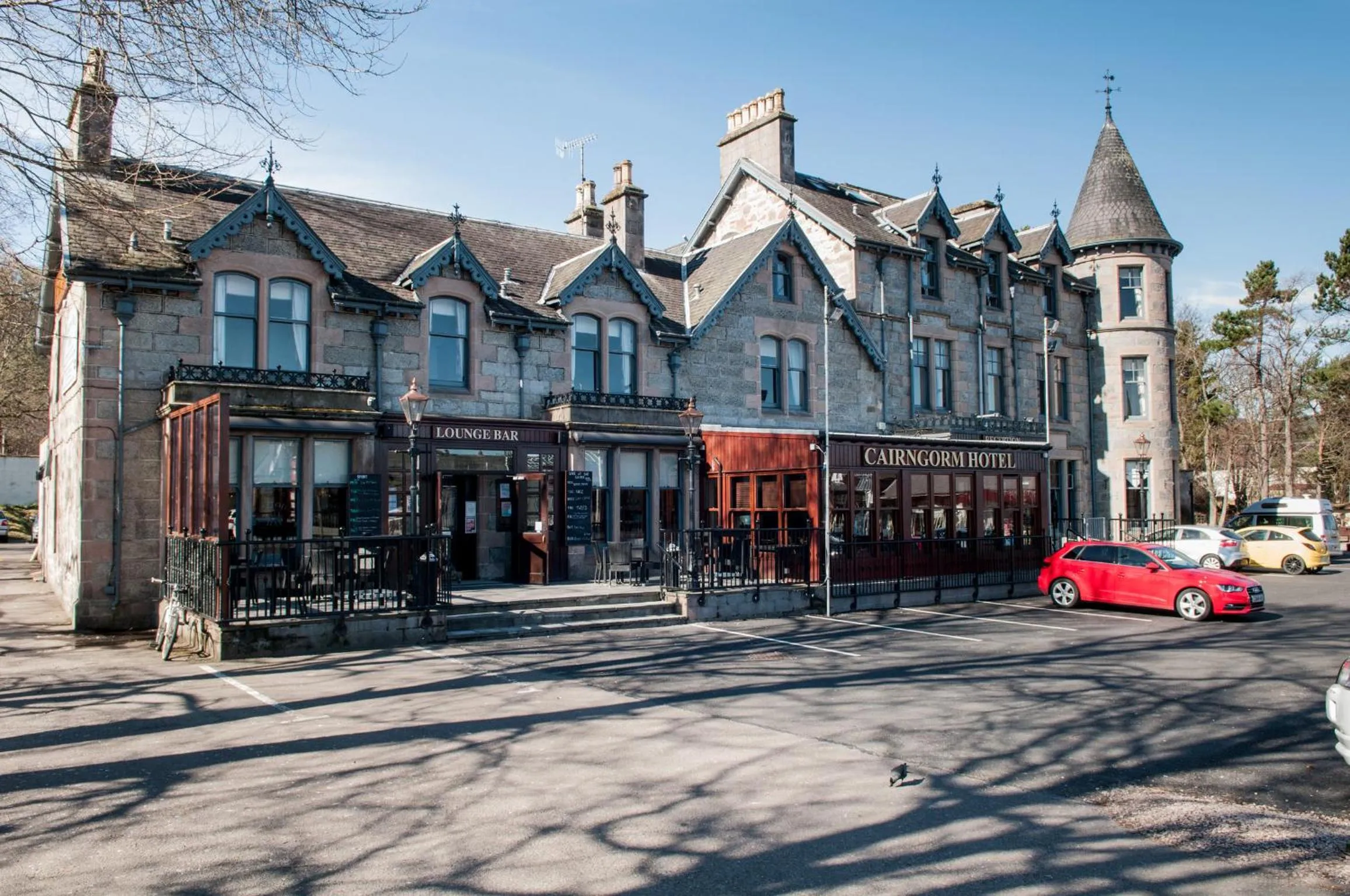 Facade/entrance in Cairngorm Hotel