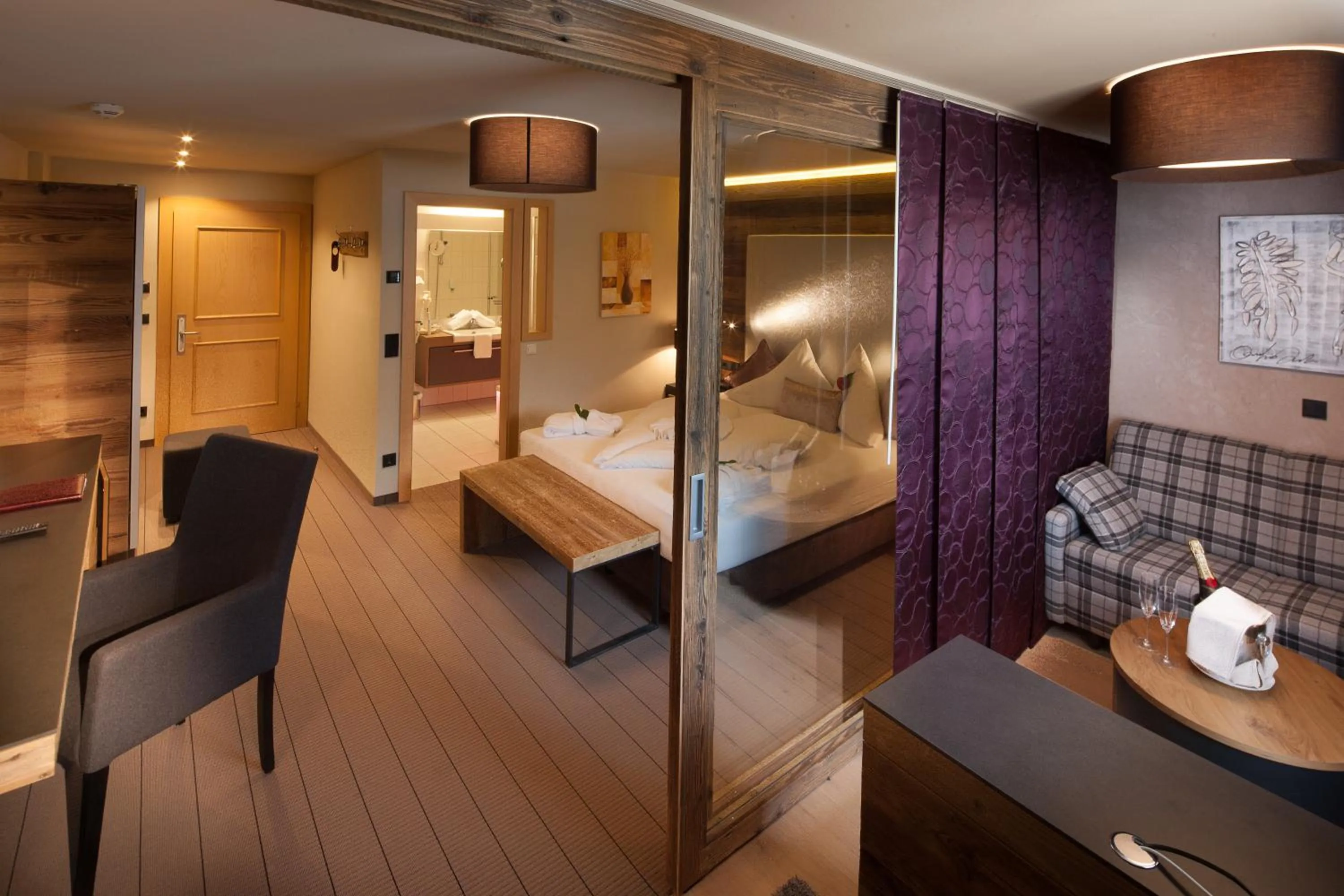 Photo of the whole room, Bed in Boutique Hotel die Mittagspitze Superior