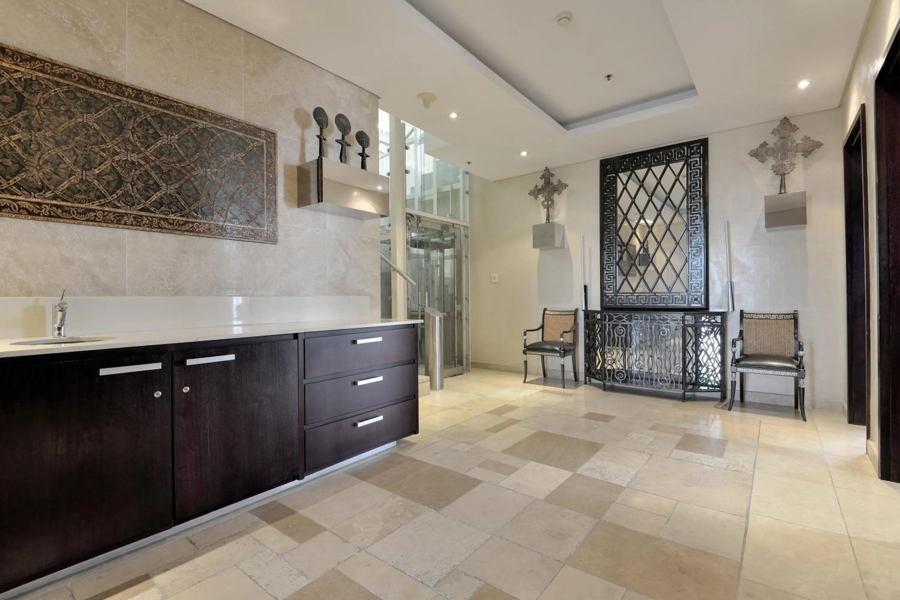 Photo of the whole room in The Michelangelo Towers