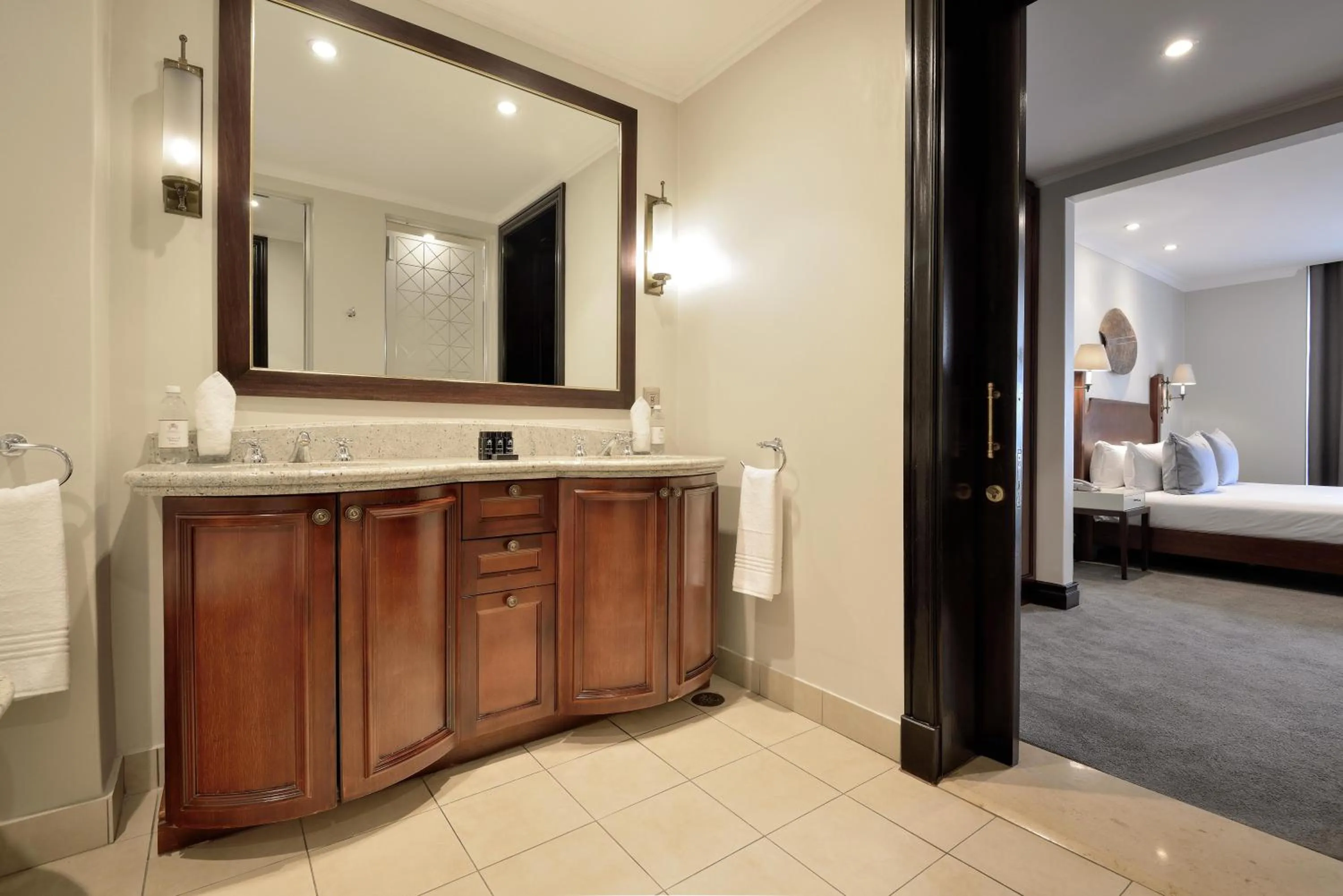Bathroom, Bed in The Michelangelo Towers
