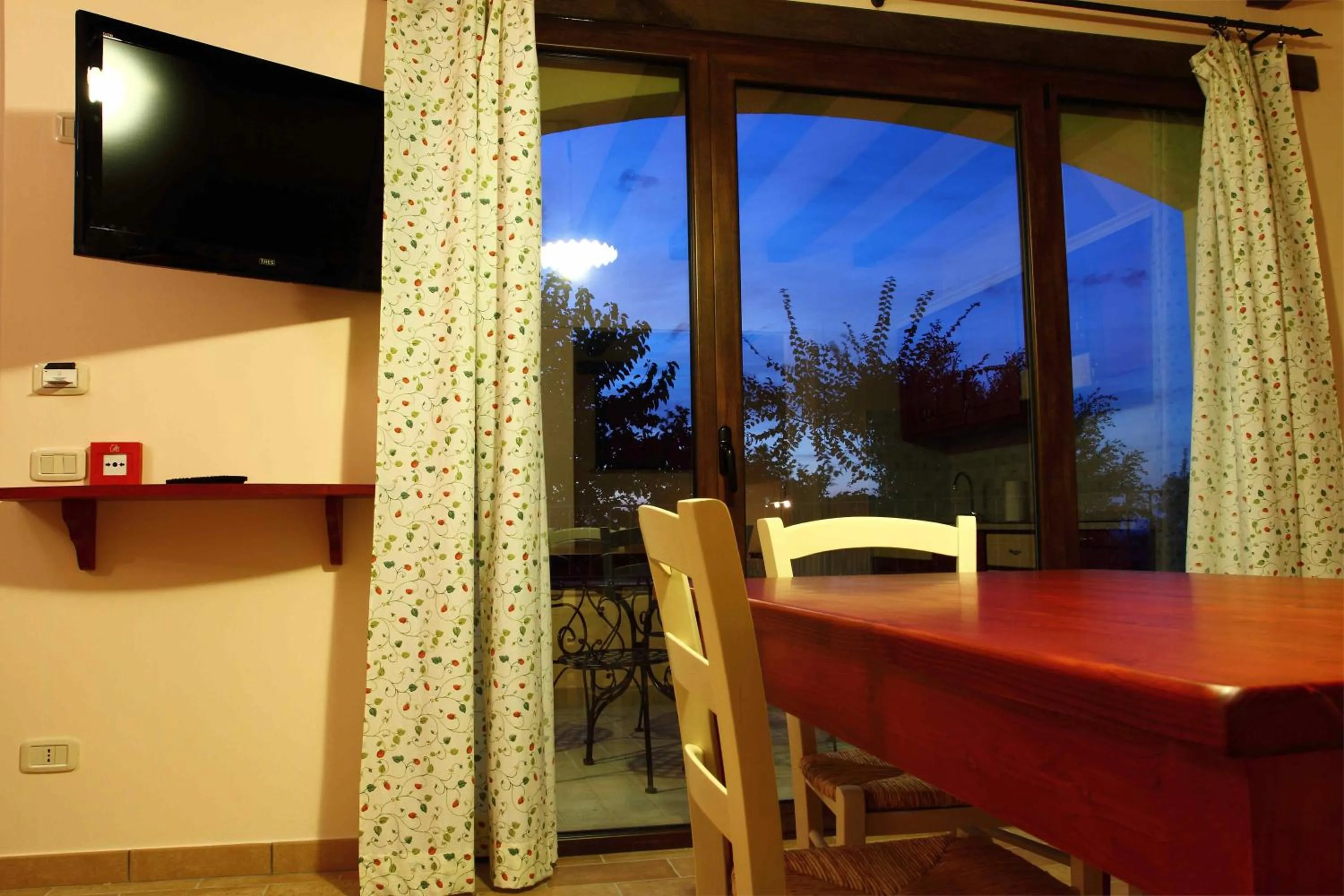 Photo of the whole room in Cadabò