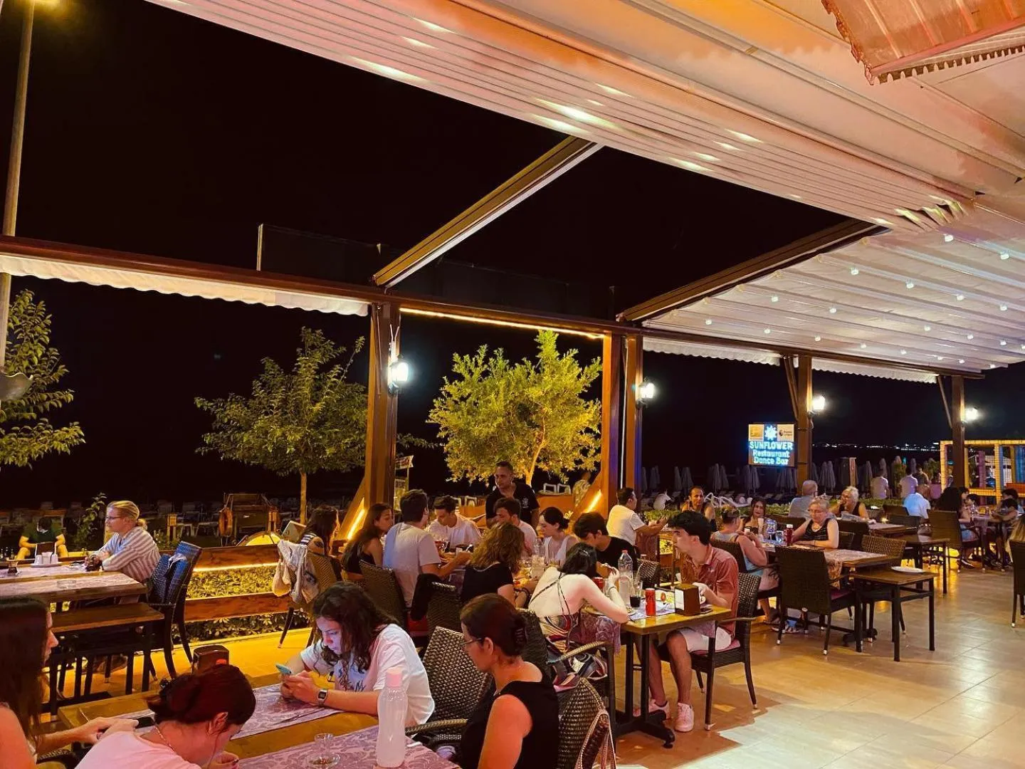 Restaurant/places to eat in Sun Flower Apart Hotel