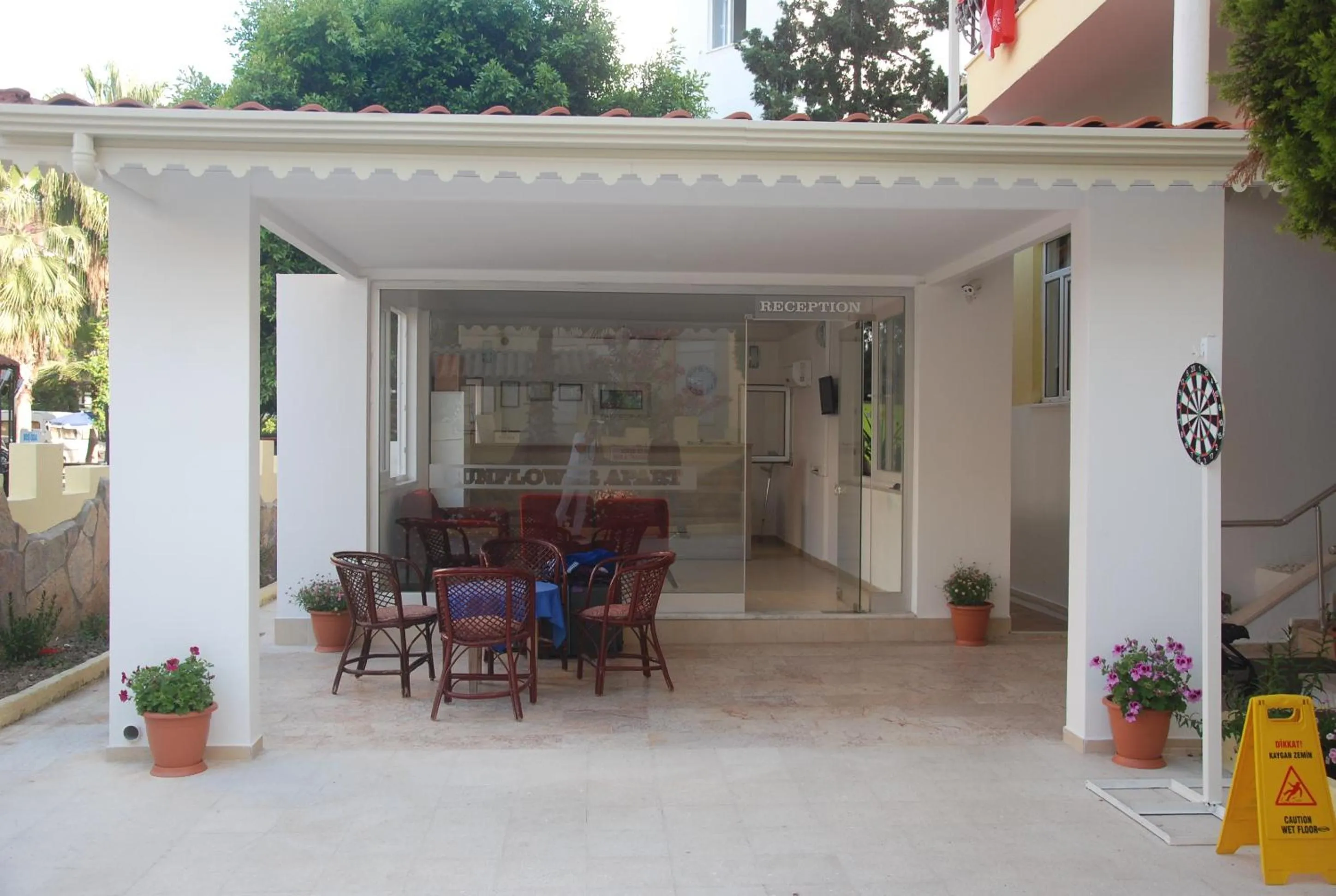 Facade/entrance in Sun Flower Apart Hotel