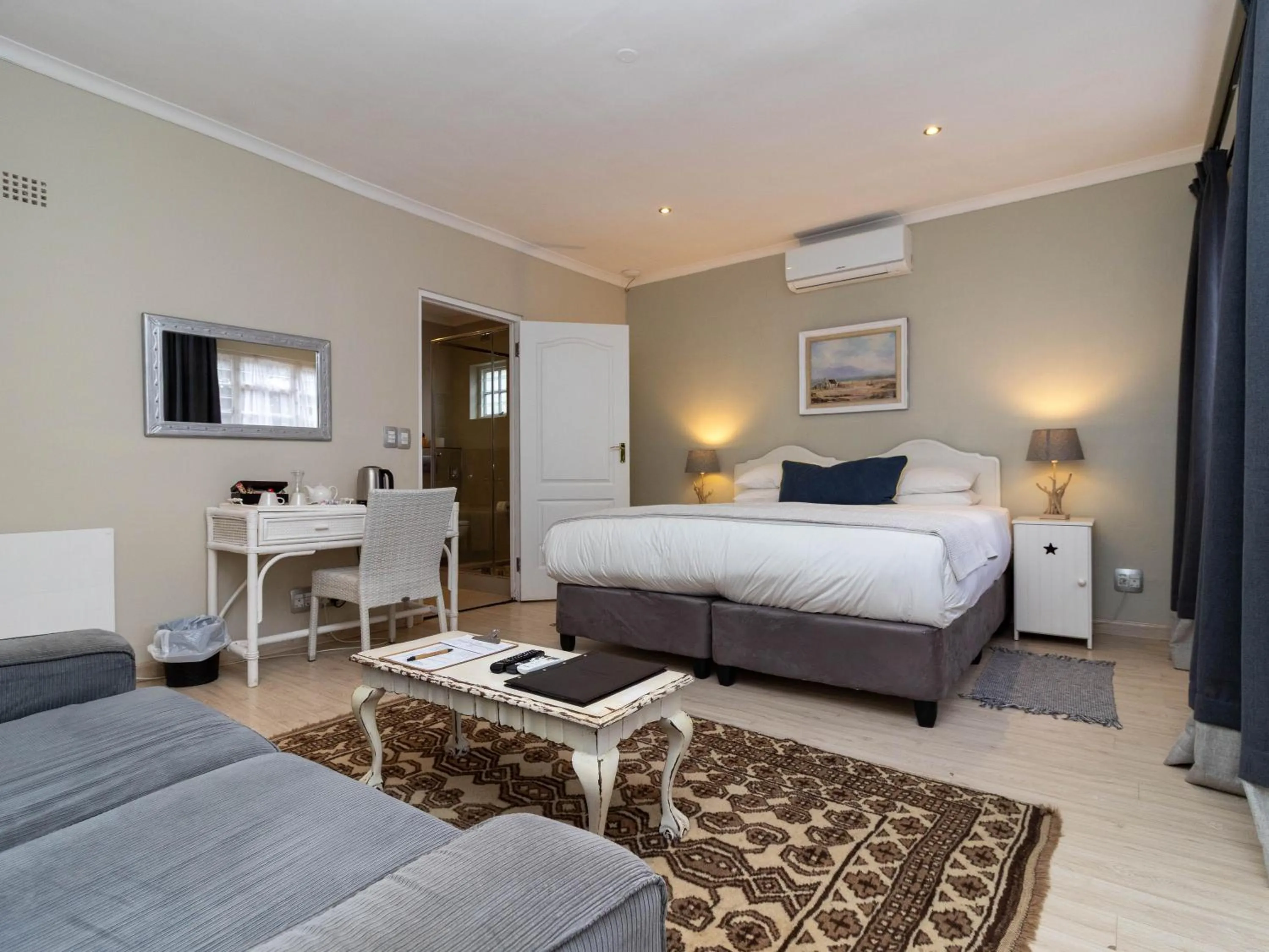 Bed in Whale Rock Luxury Lodge