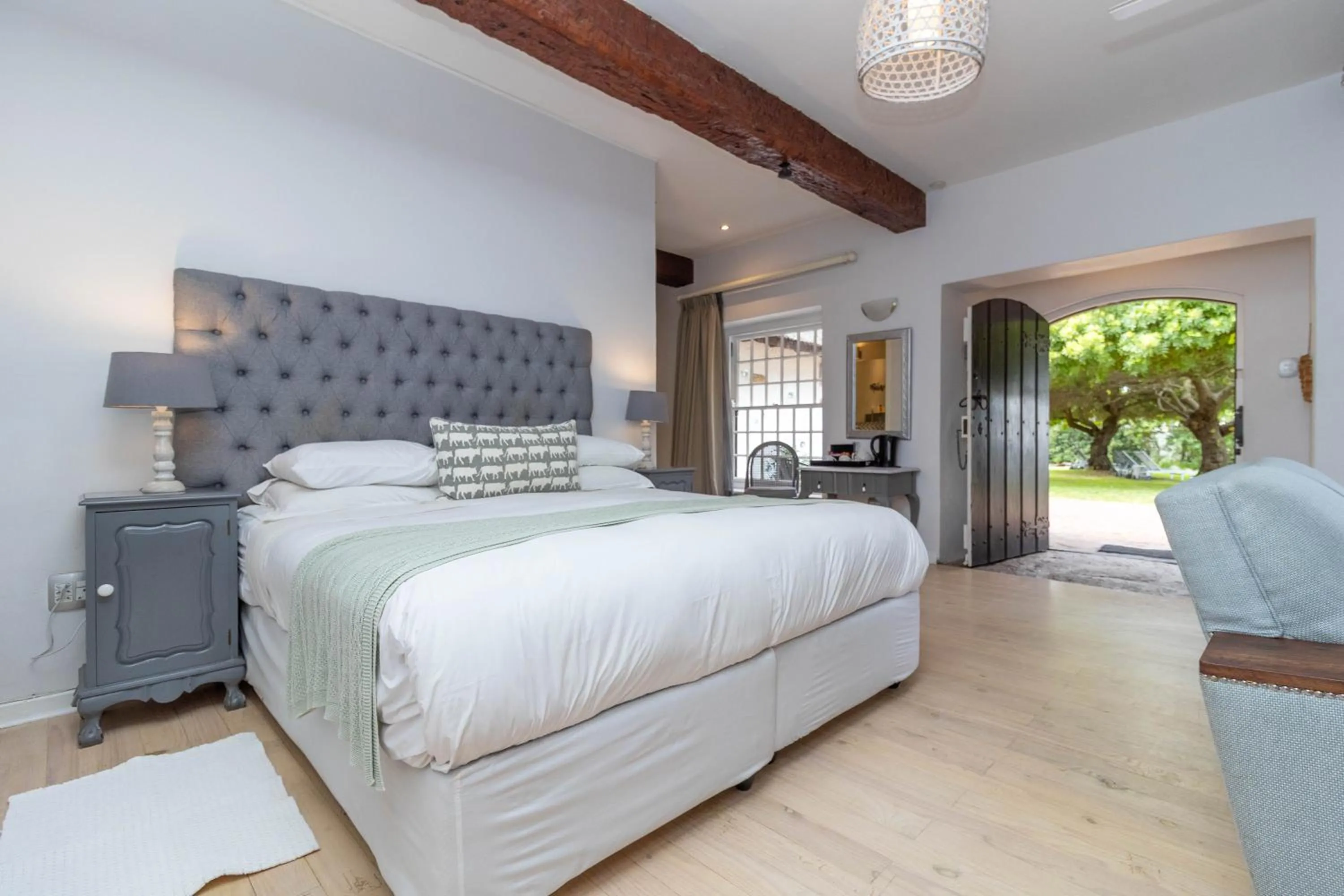 Bed in Whale Rock Luxury Lodge