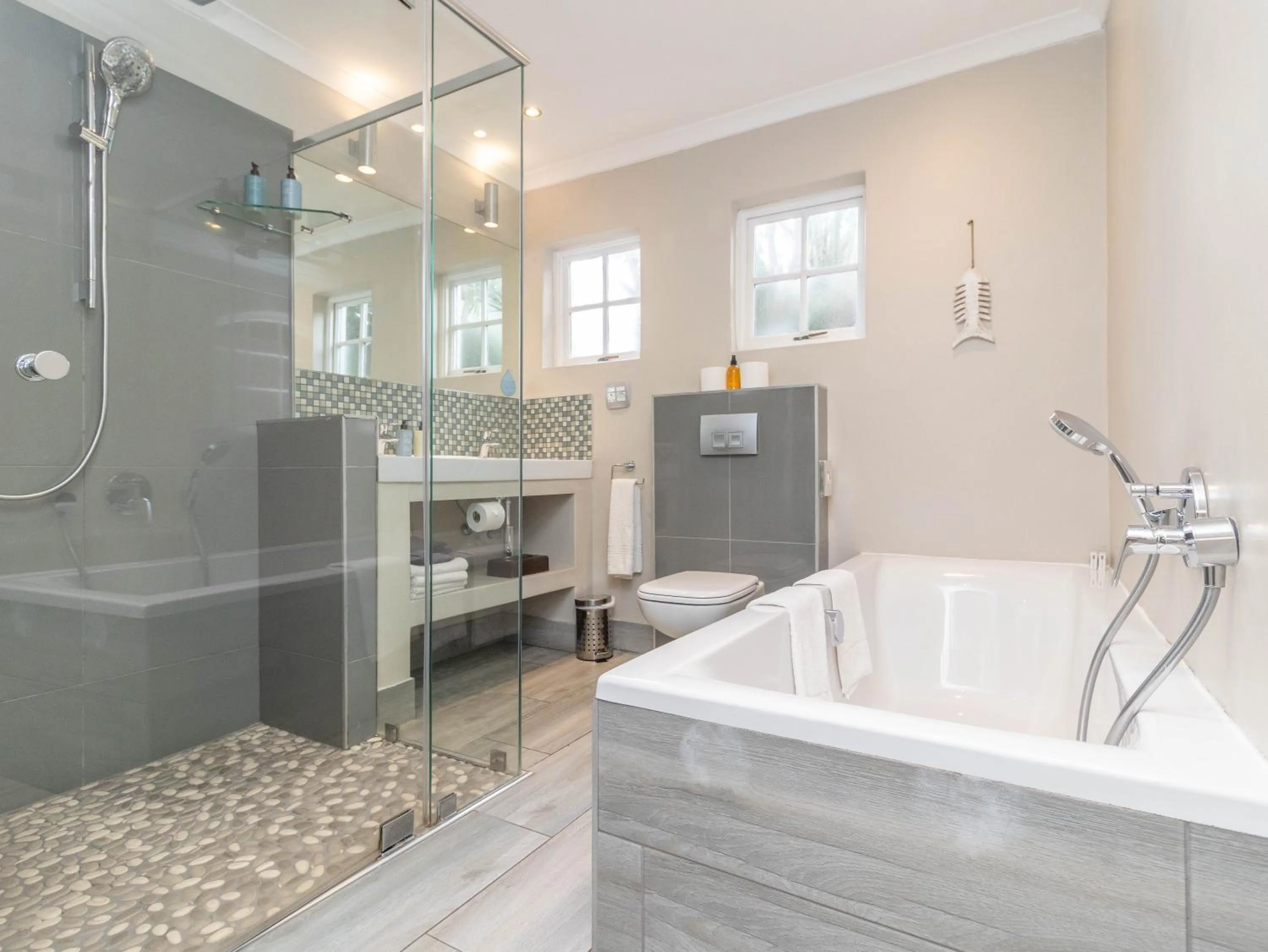 Shower in Whale Rock Luxury Lodge