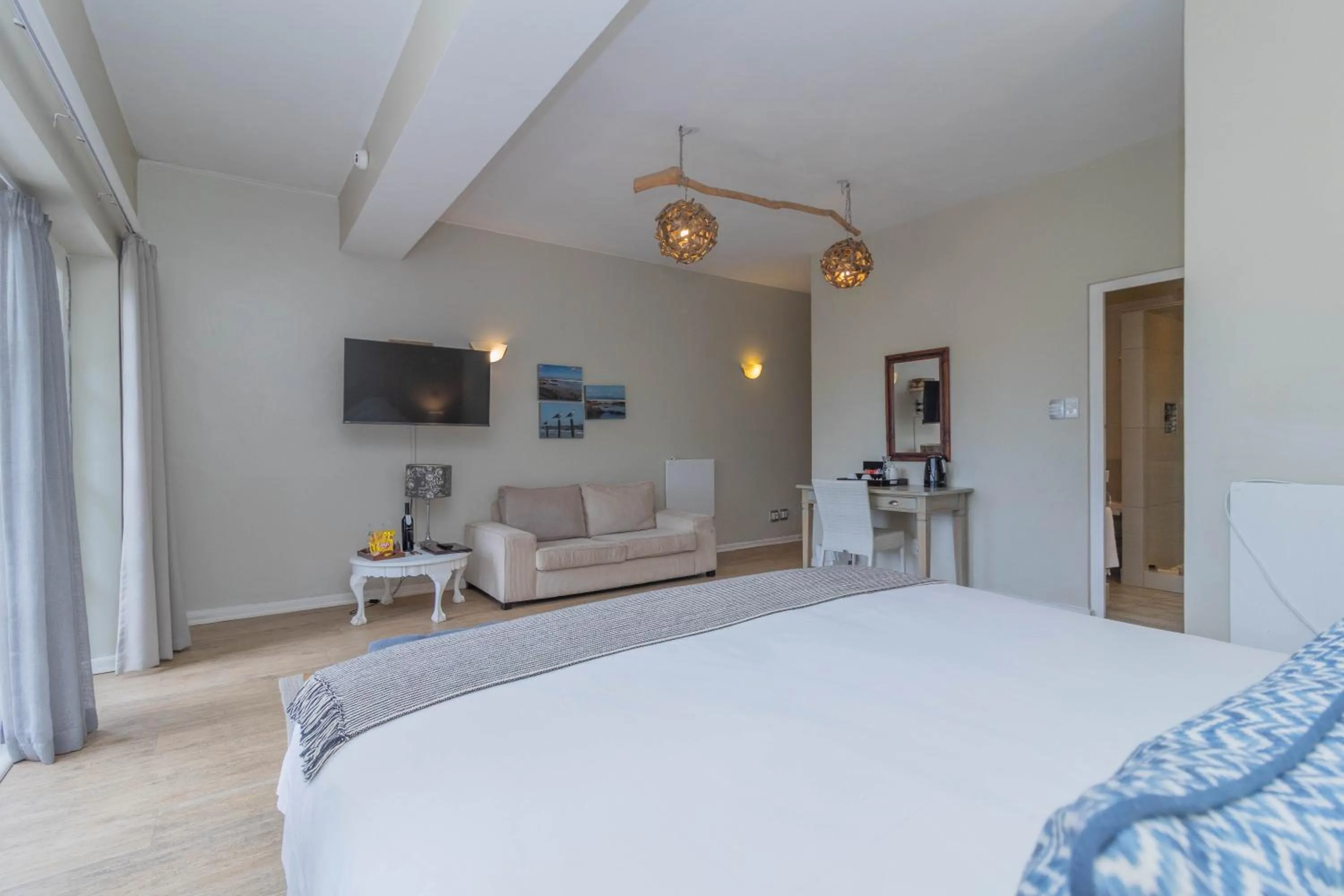 Bed in Whale Rock Luxury Lodge