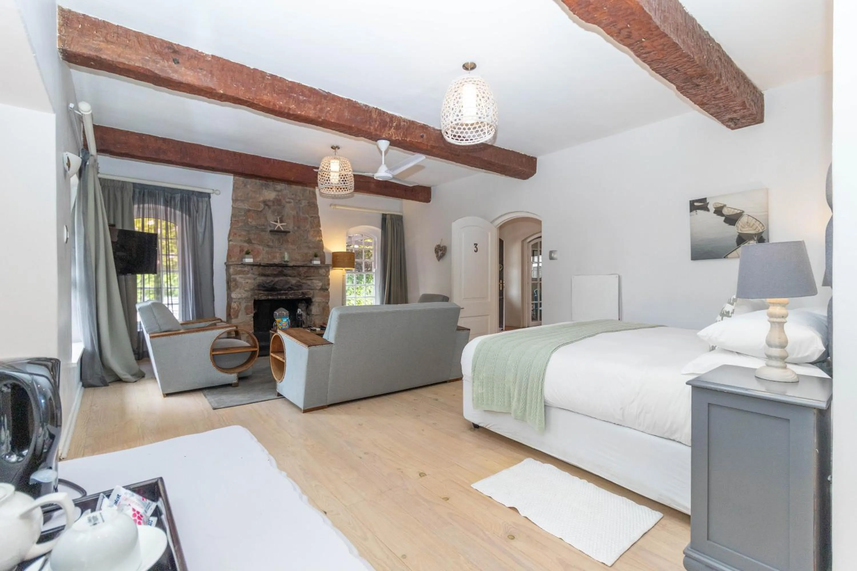 Bed in Whale Rock Luxury Lodge