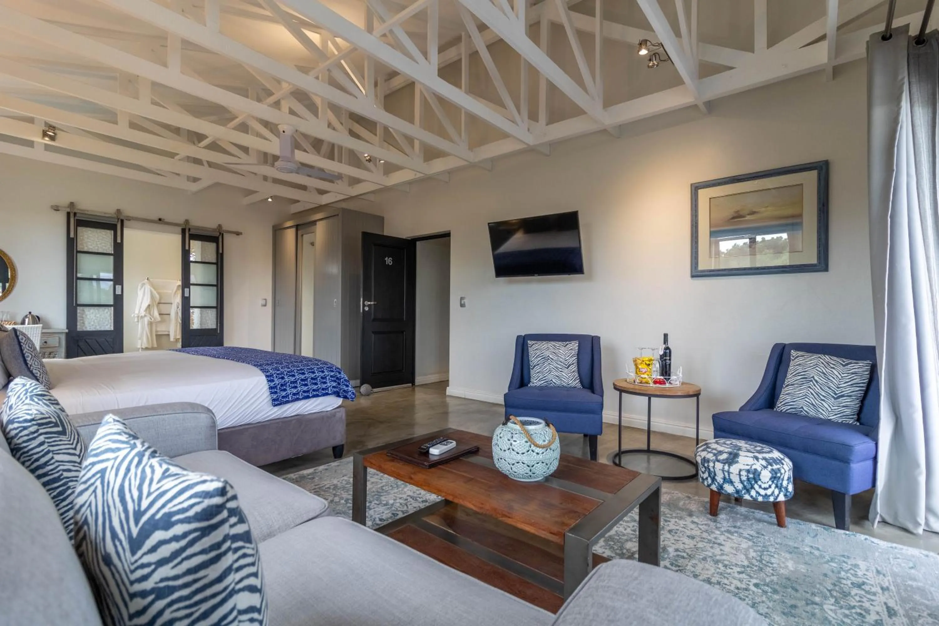 Bed in Whale Rock Luxury Lodge