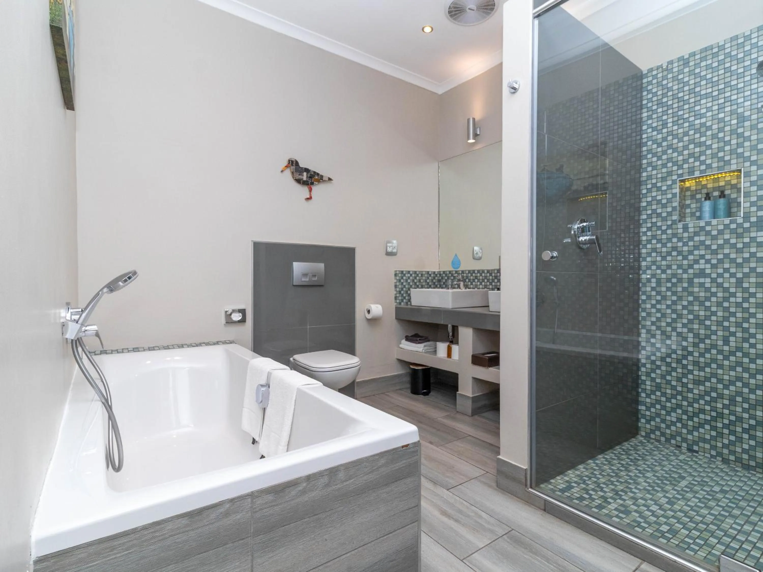 Shower in Whale Rock Luxury Lodge