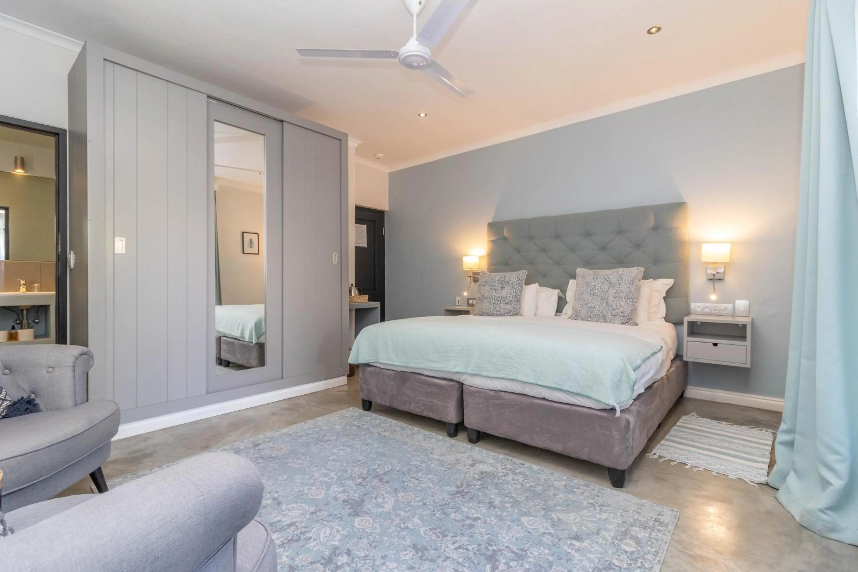 Bed in Whale Rock Luxury Lodge