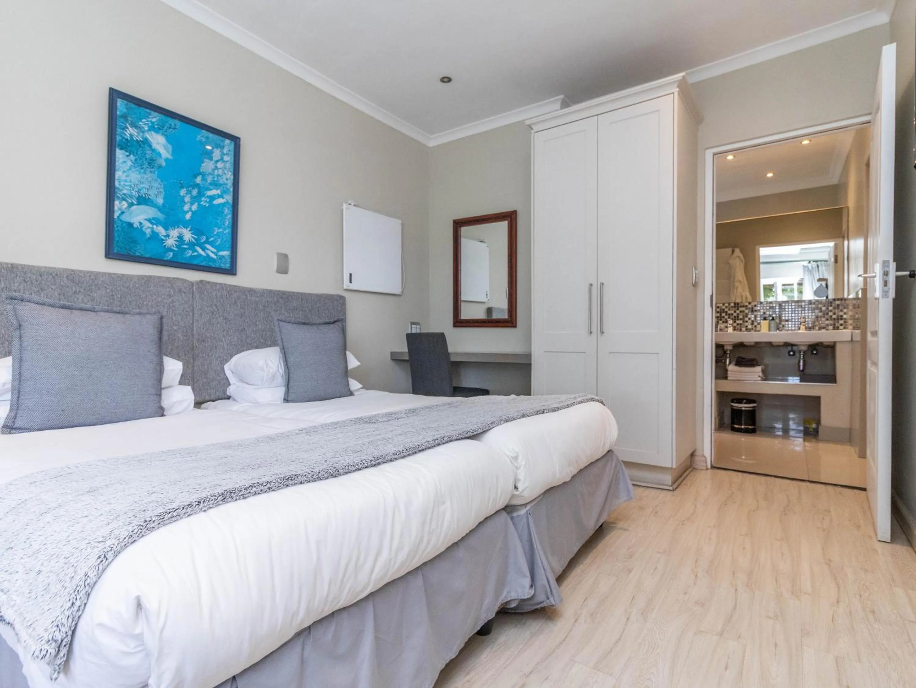 Bed in Whale Rock Luxury Lodge