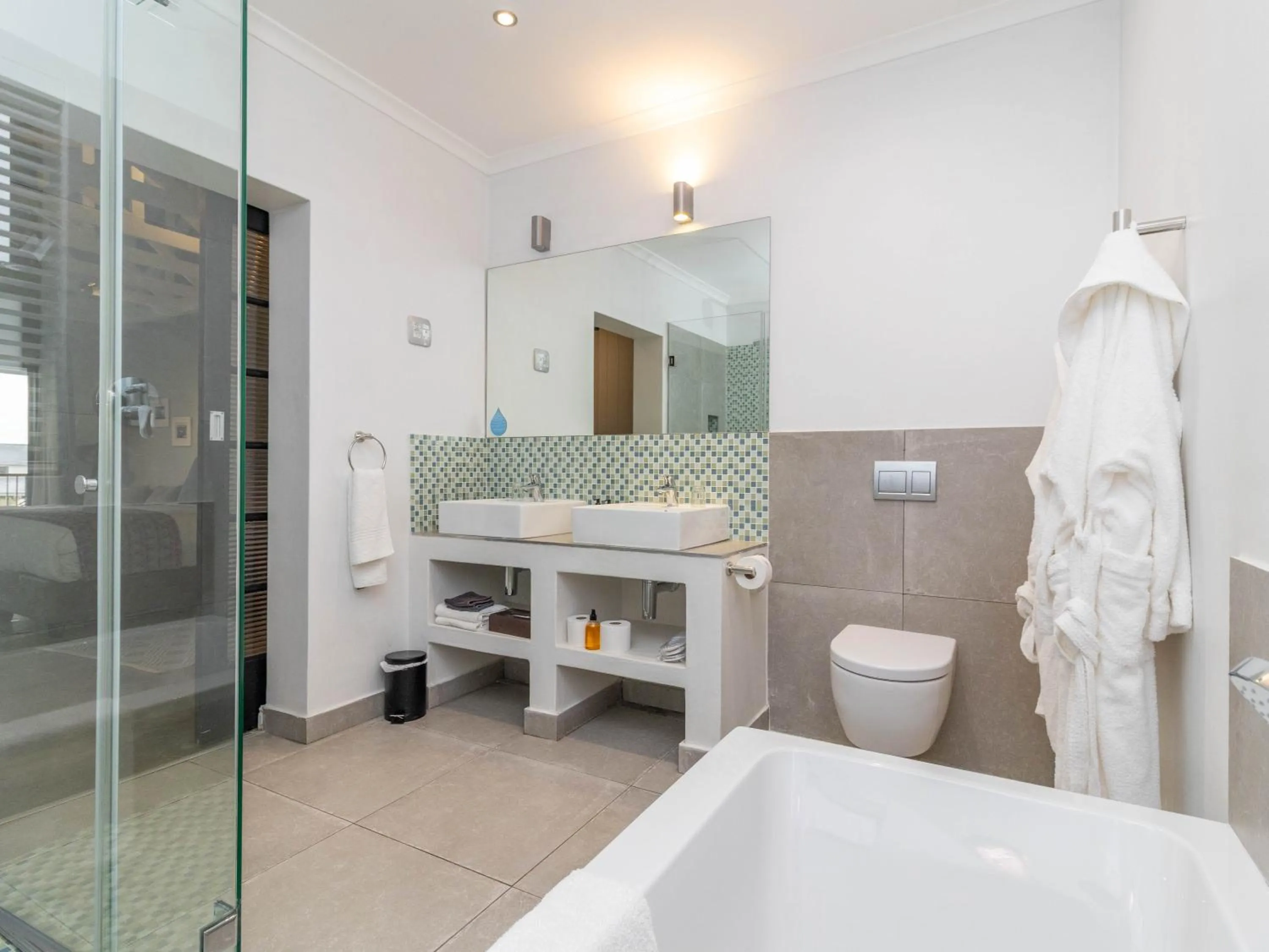 Shower in Whale Rock Luxury Lodge