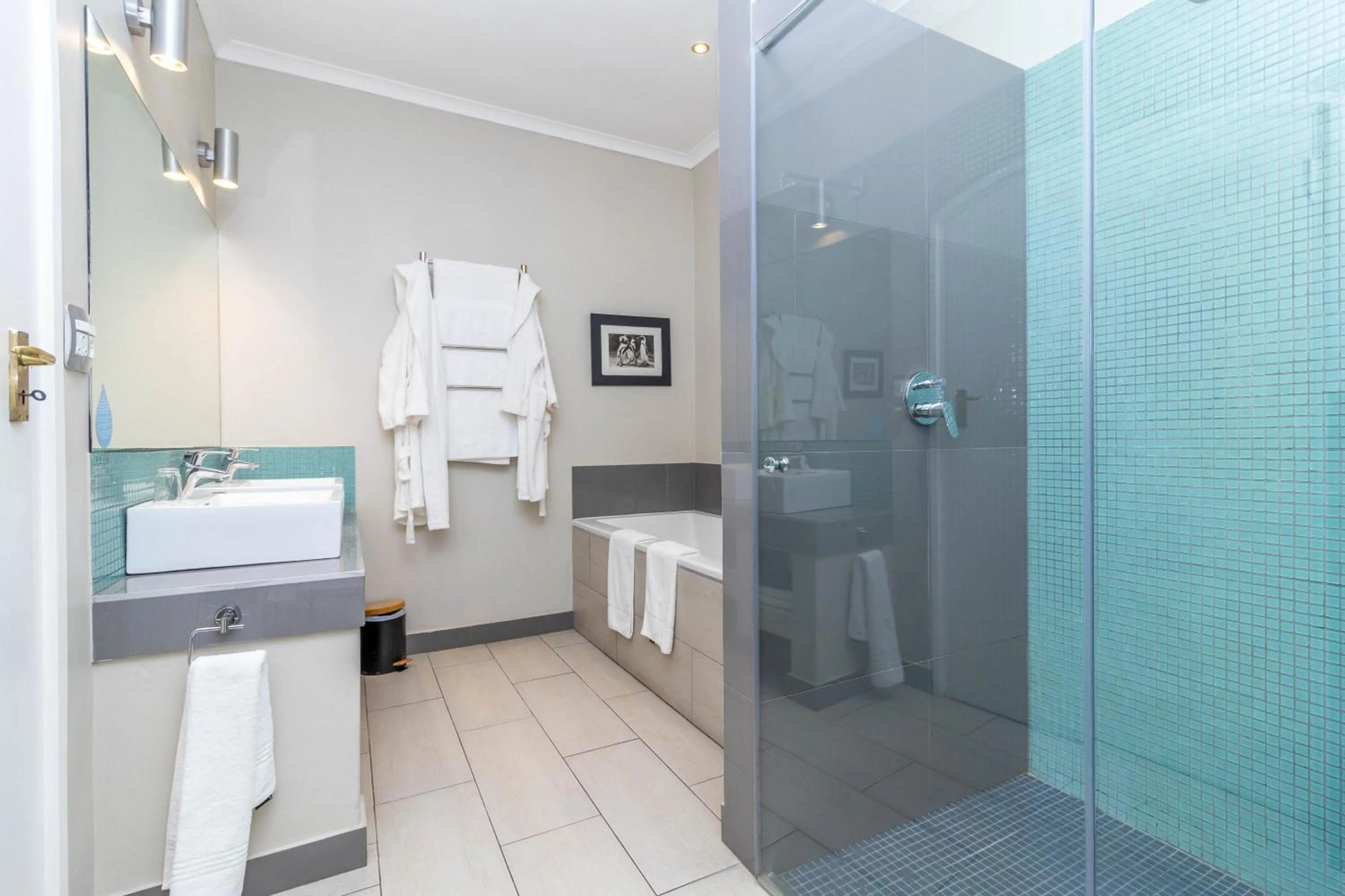 Shower in Whale Rock Luxury Lodge