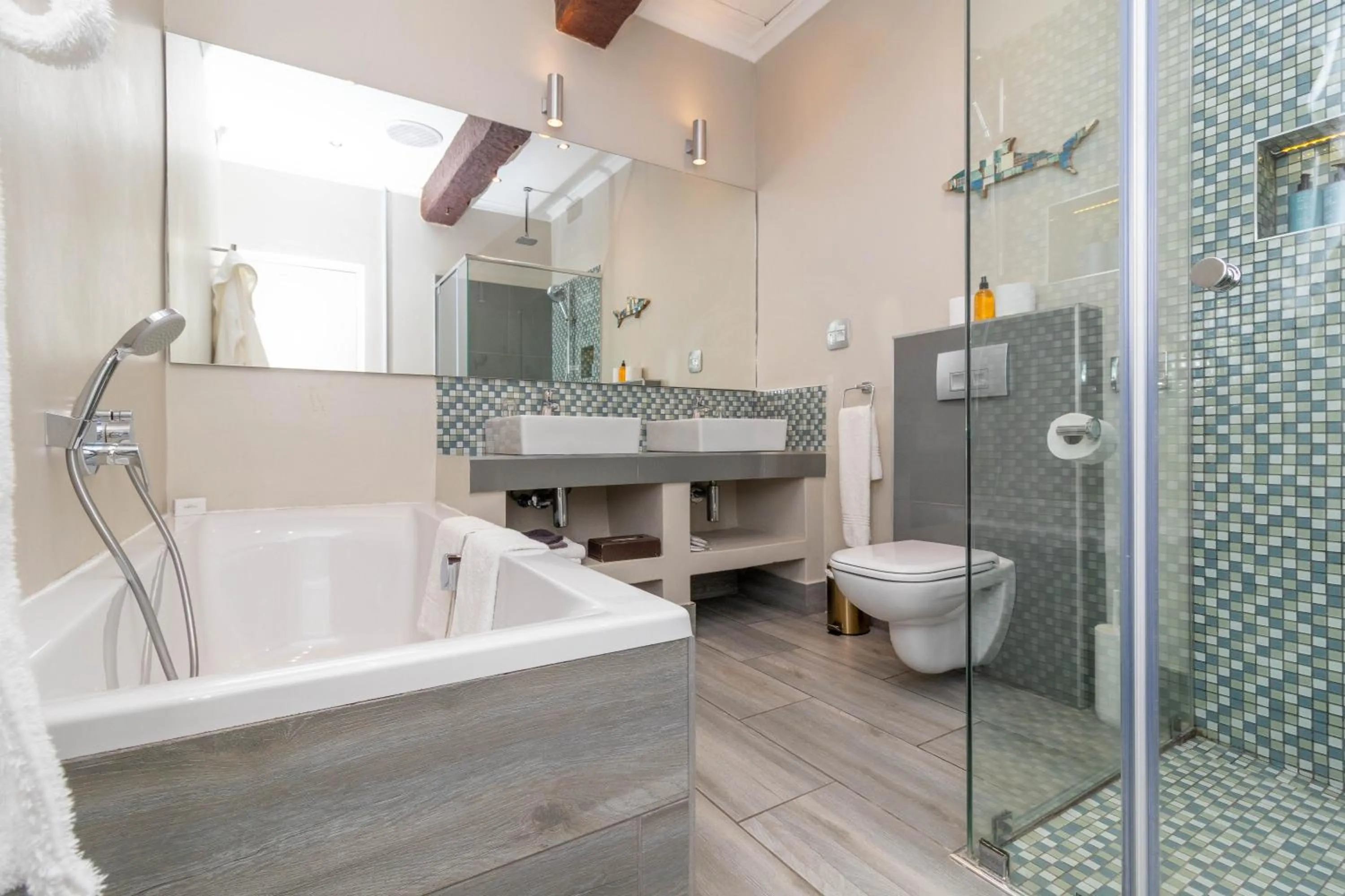 Shower in Whale Rock Luxury Lodge