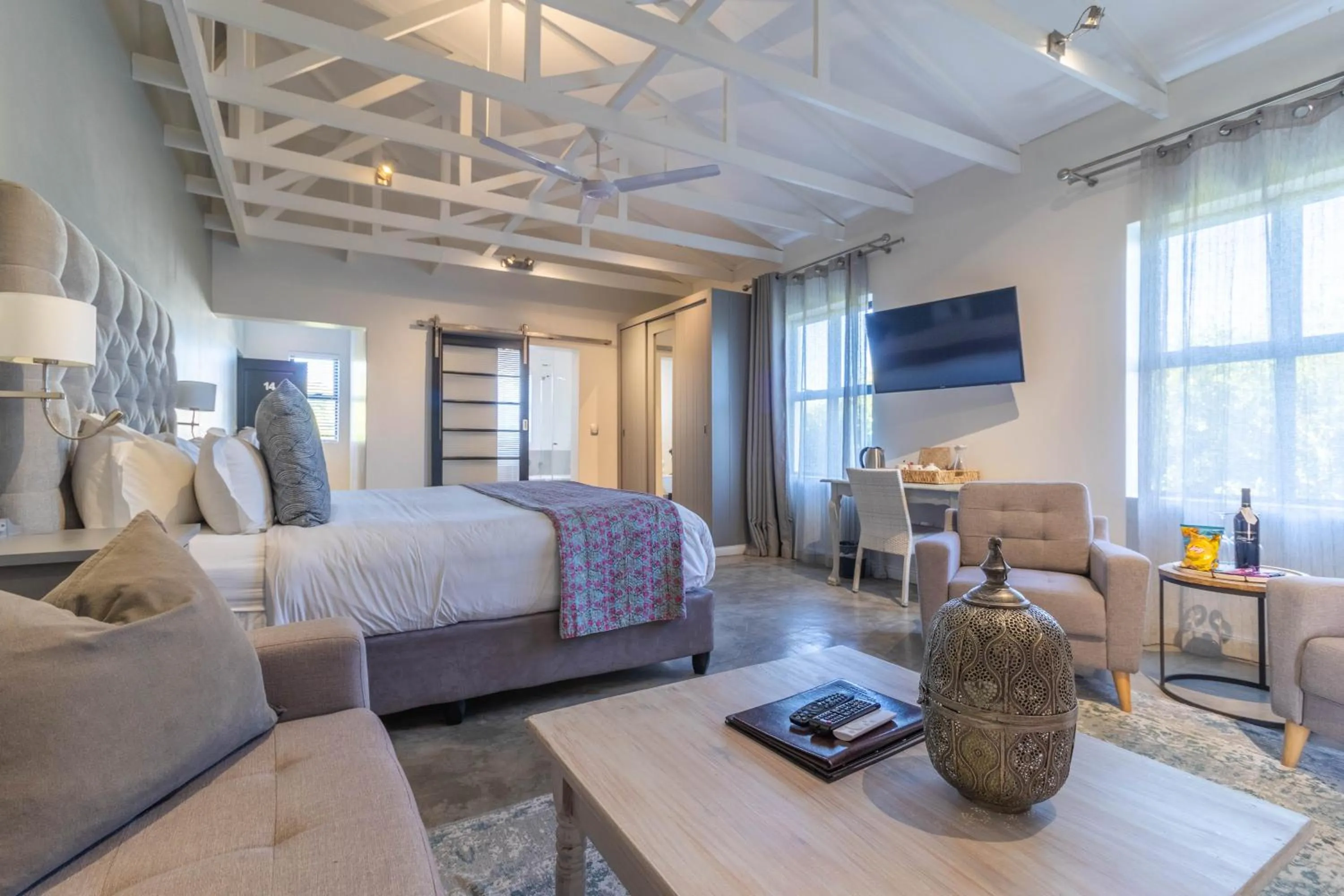 Bed in Whale Rock Luxury Lodge