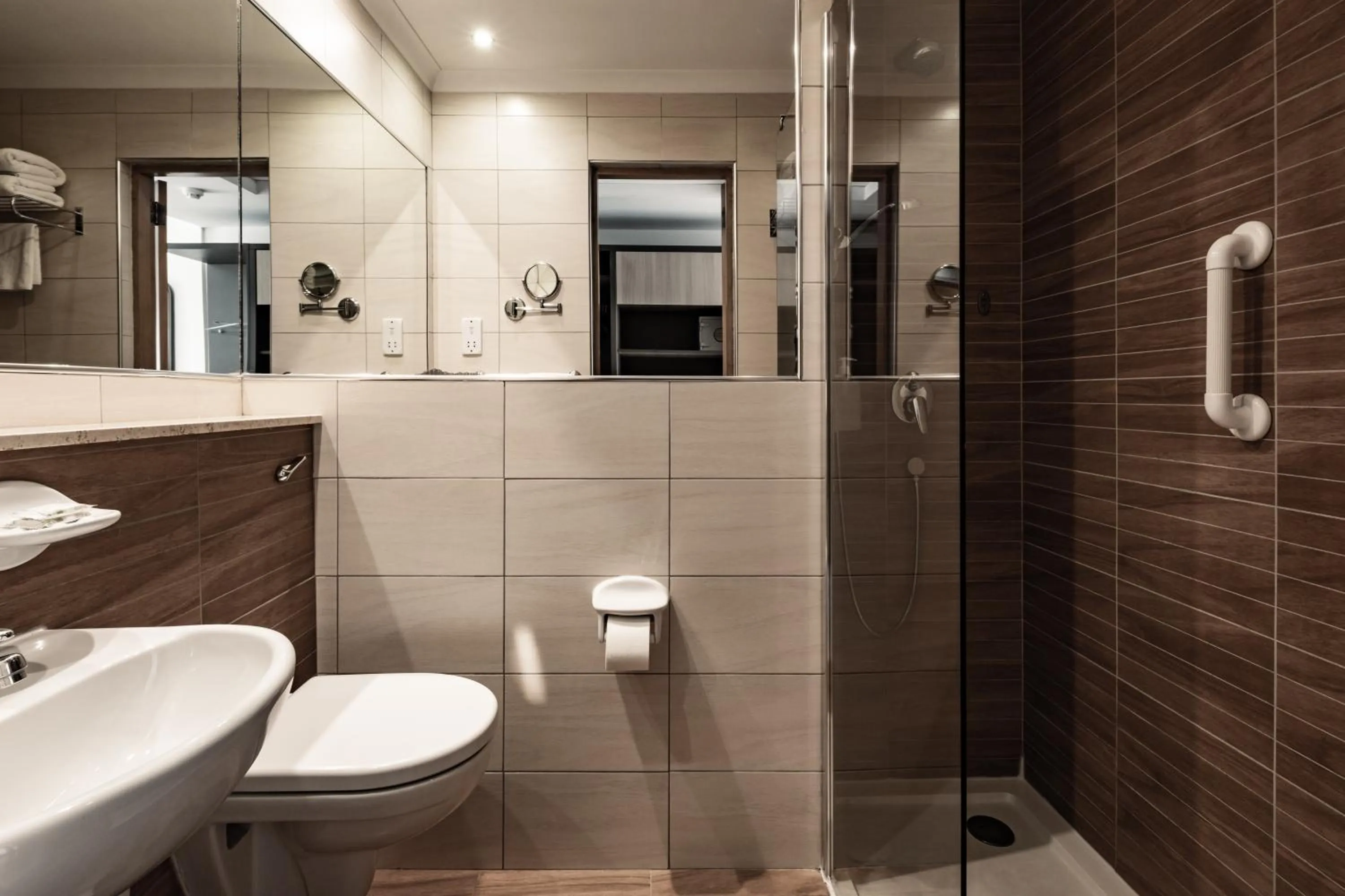 Shower in QAWRA Palace Resort & SPA