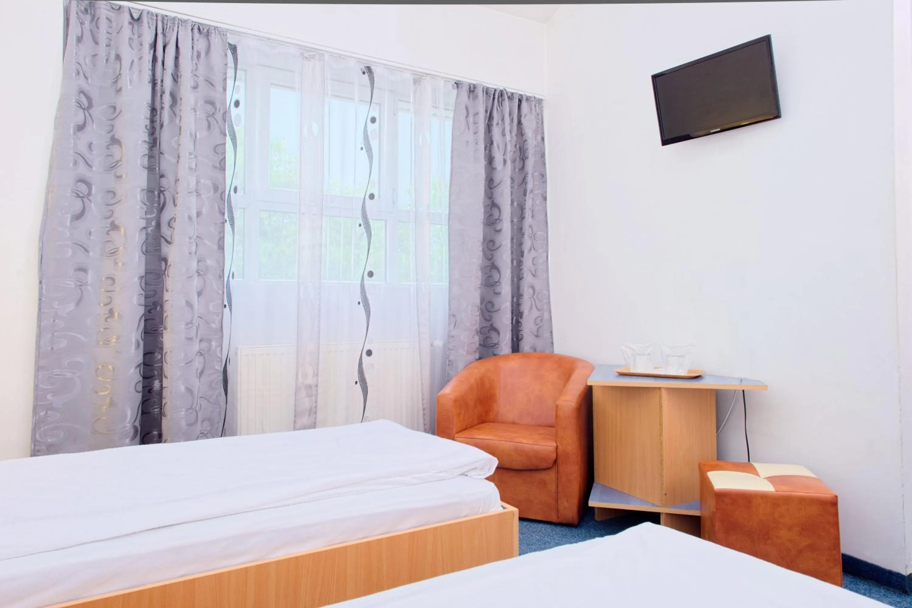 Photo of the whole room, Bed in Pensiunea Leo