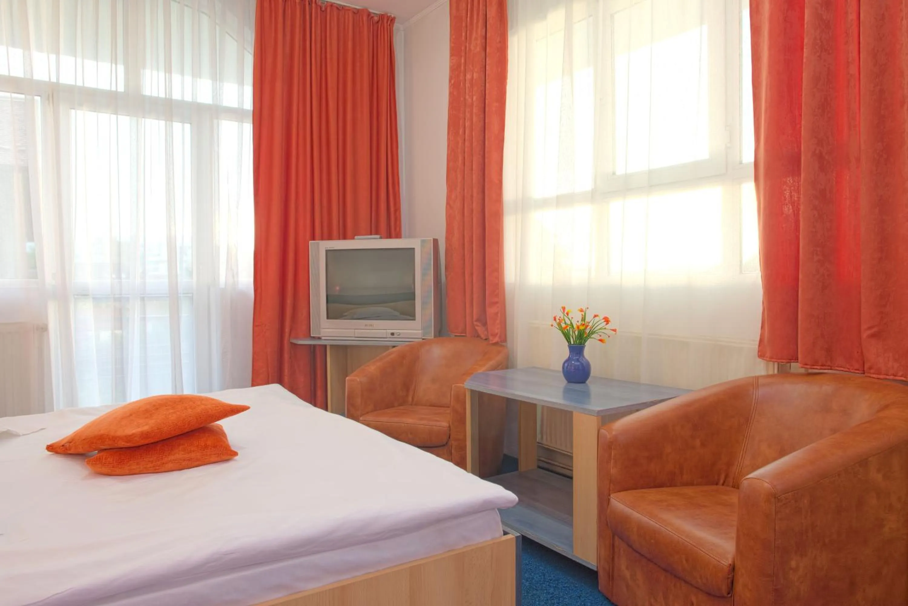 Seating area, Bed in Pensiunea Leo