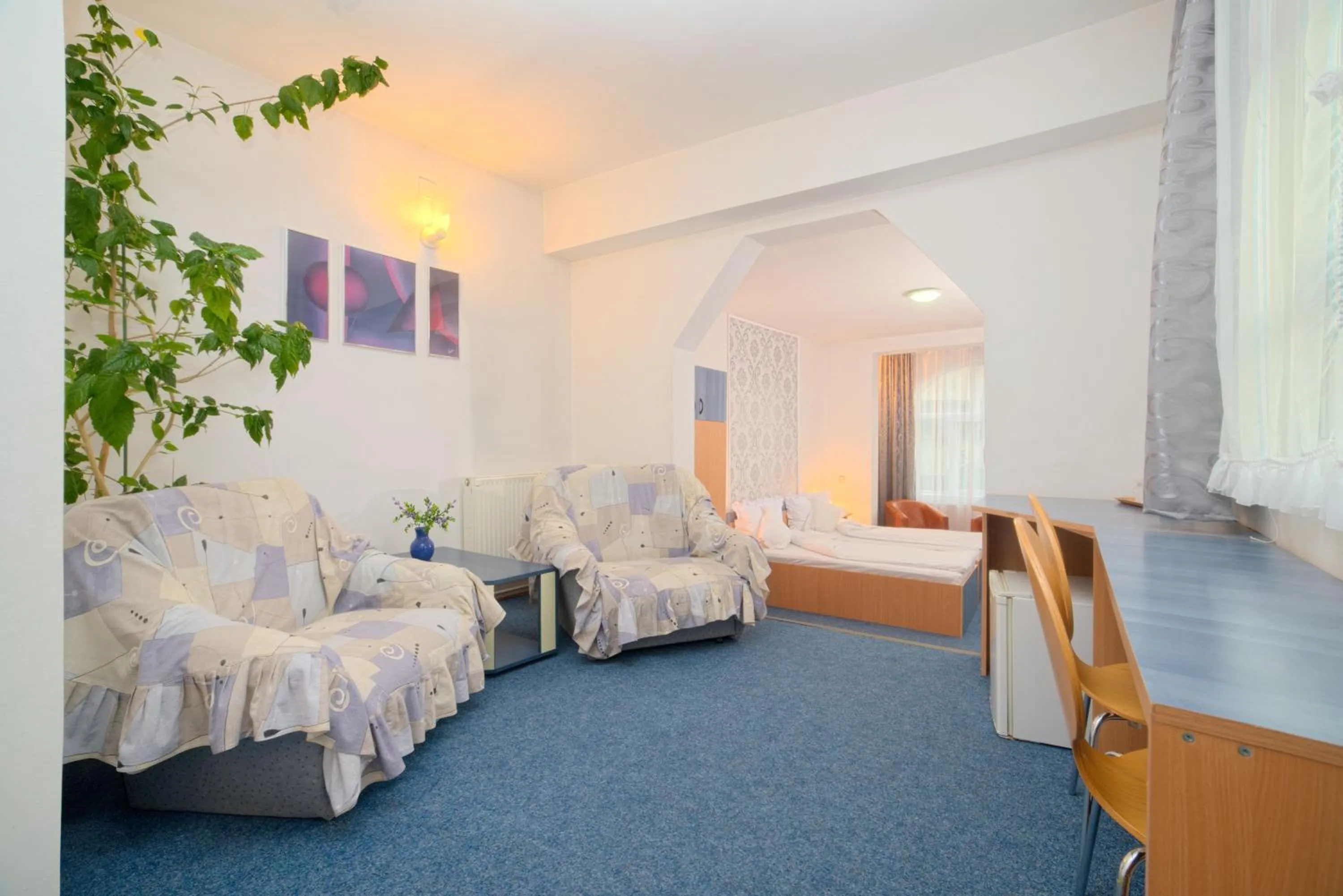 Photo of the whole room, Bed in Pensiunea Leo