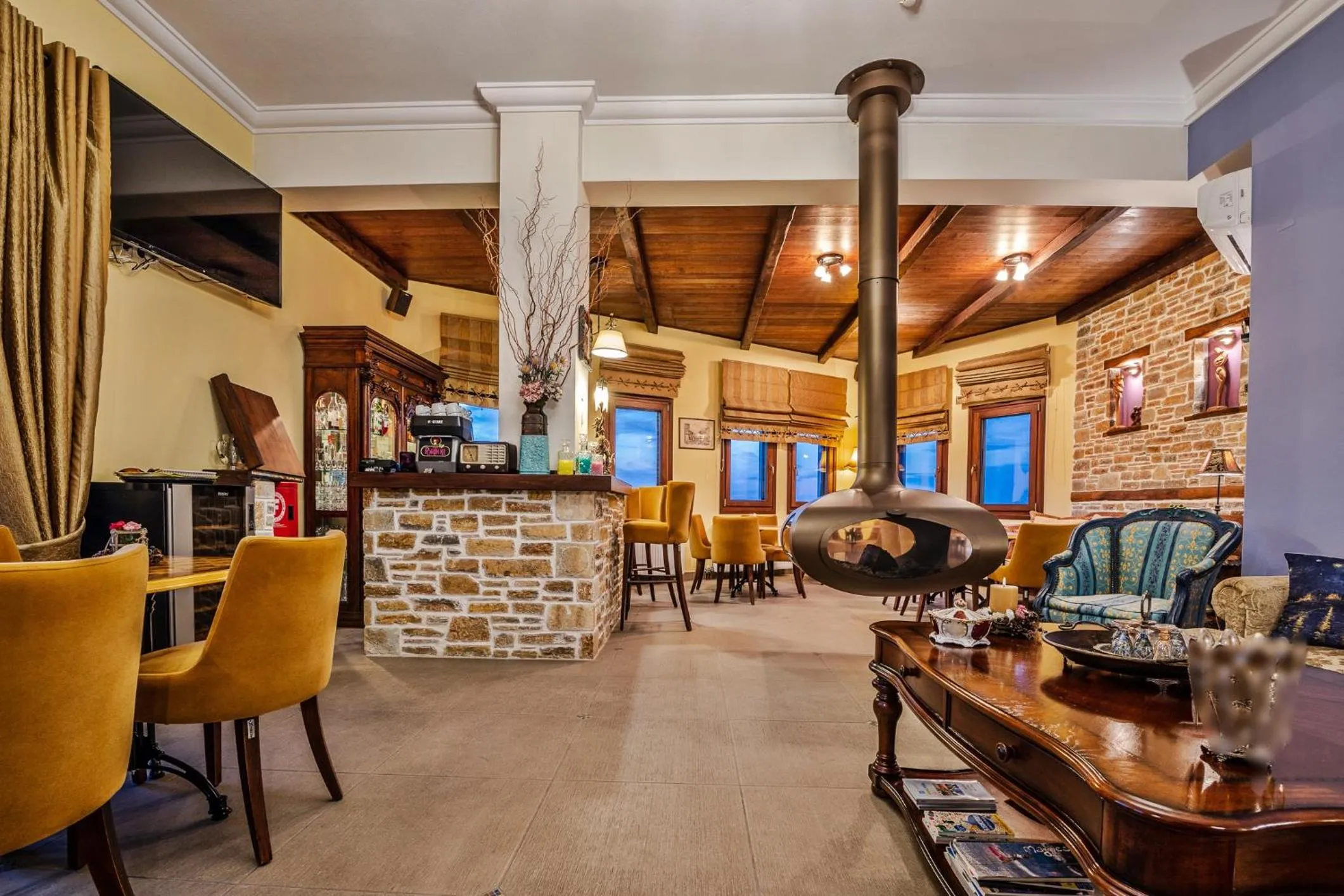 TV and multimedia in Lions Nine