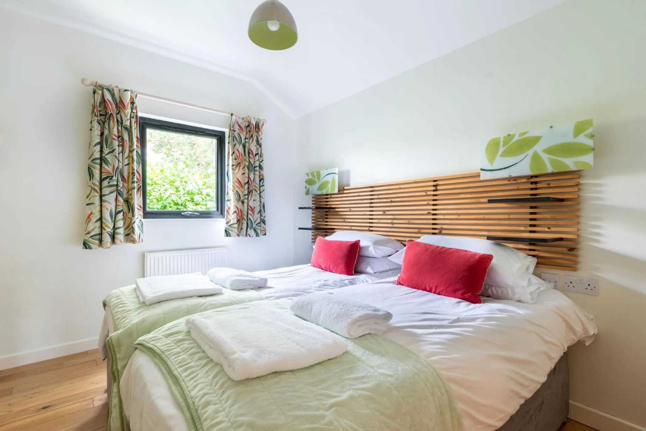 Bedroom, Bed in Tor Farm Lodge