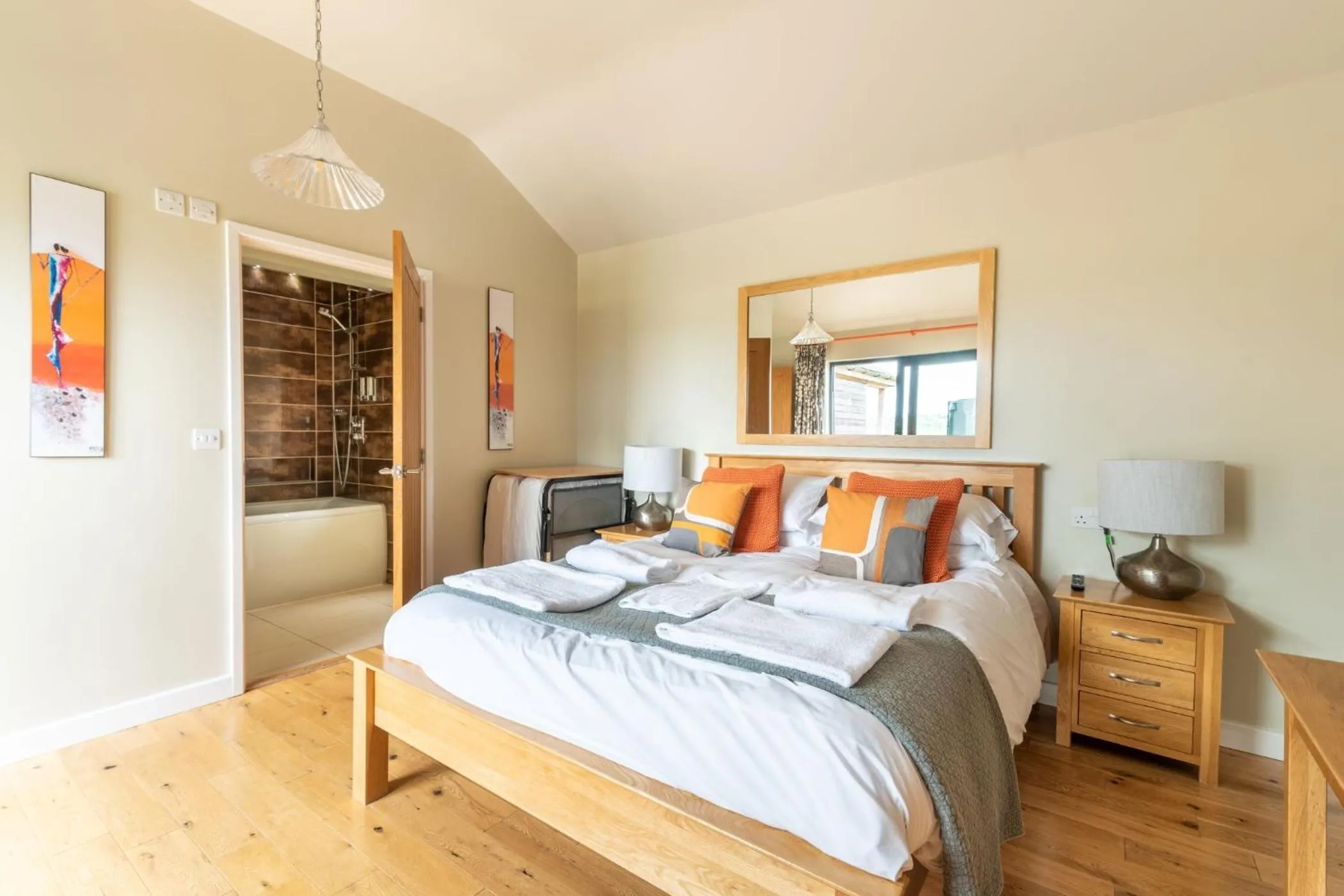 Bathroom, Bed in Tor Farm Lodge