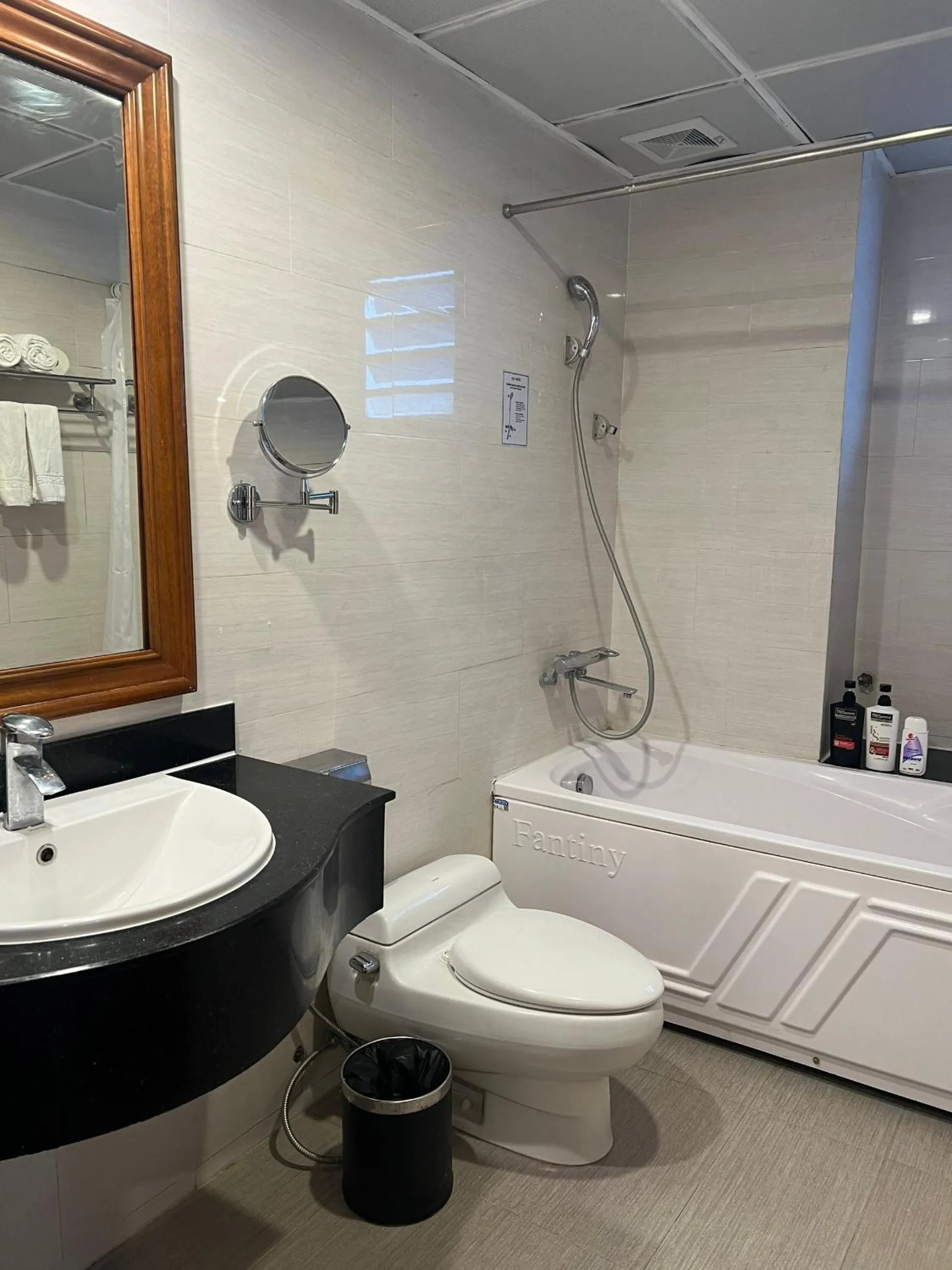 Shower in A25 Hotel - 19 Phan Đình Phùng